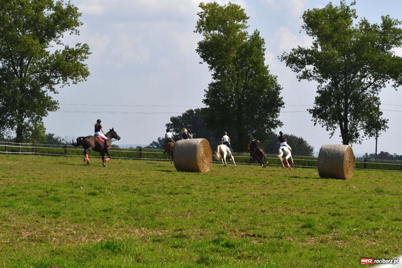 Zdjęcie w galerii na portalu naszraciborz.pl: Hubertus w Żerdzinach. Jakub Niedbała dopadł lisa [FOTO i WIDEO] wiadomości z regionu