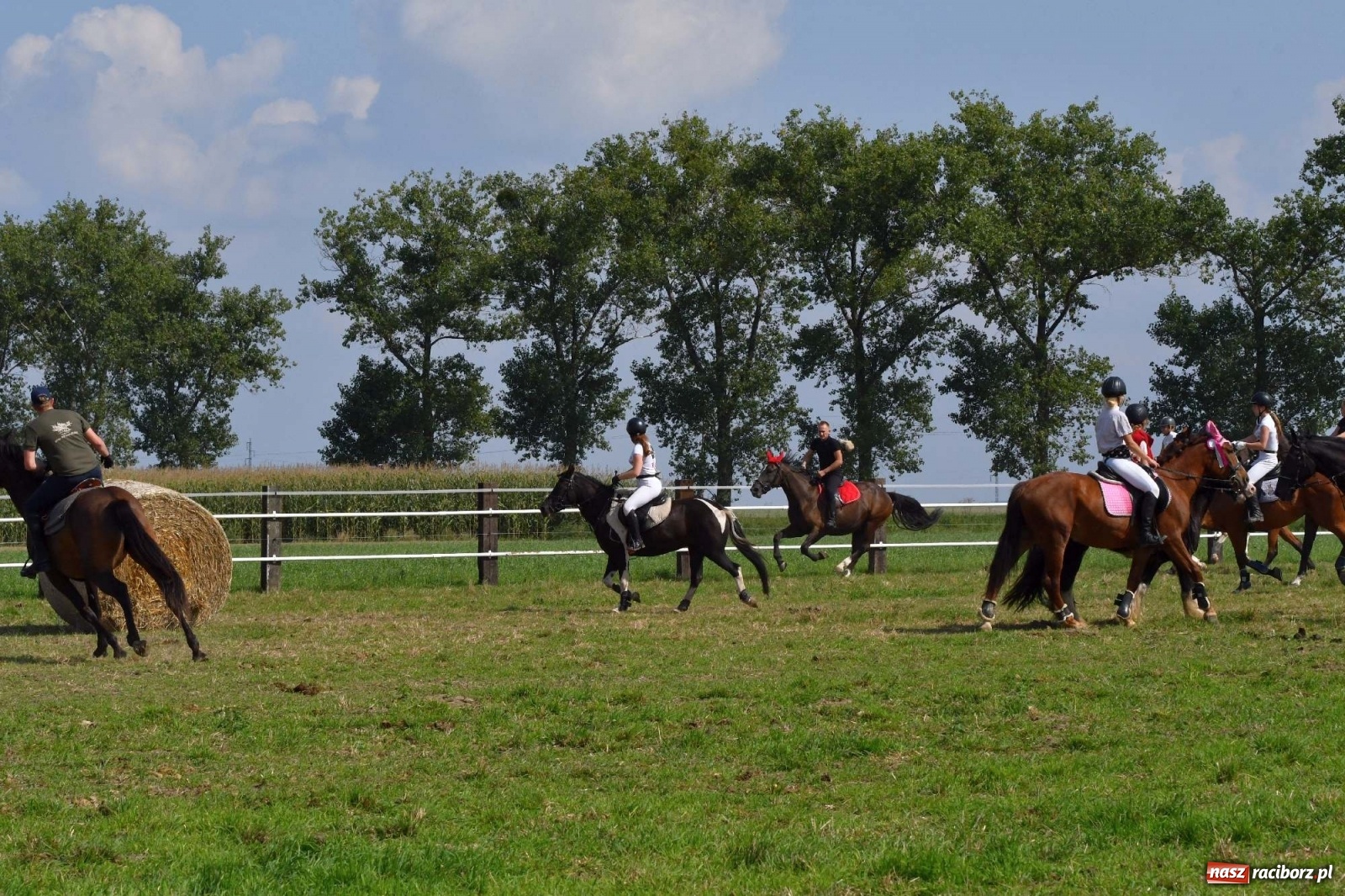 Zdjęcie w galerii na portalu naszraciborz.pl: Hubertus w Żerdzinach. Jakub Niedbała dopadł lisa [FOTO i WIDEO] wiadomości z regionu