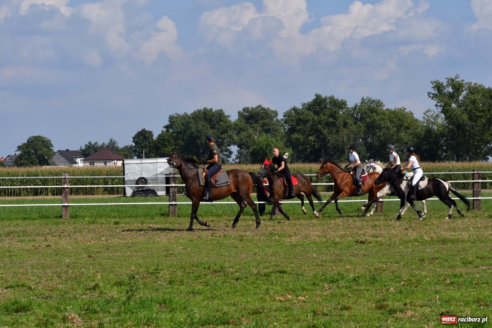 Zdjęcie w galerii na portalu naszraciborz.pl: Hubertus w Żerdzinach. Jakub Niedbała dopadł lisa [FOTO i WIDEO] wiadomości z regionu
