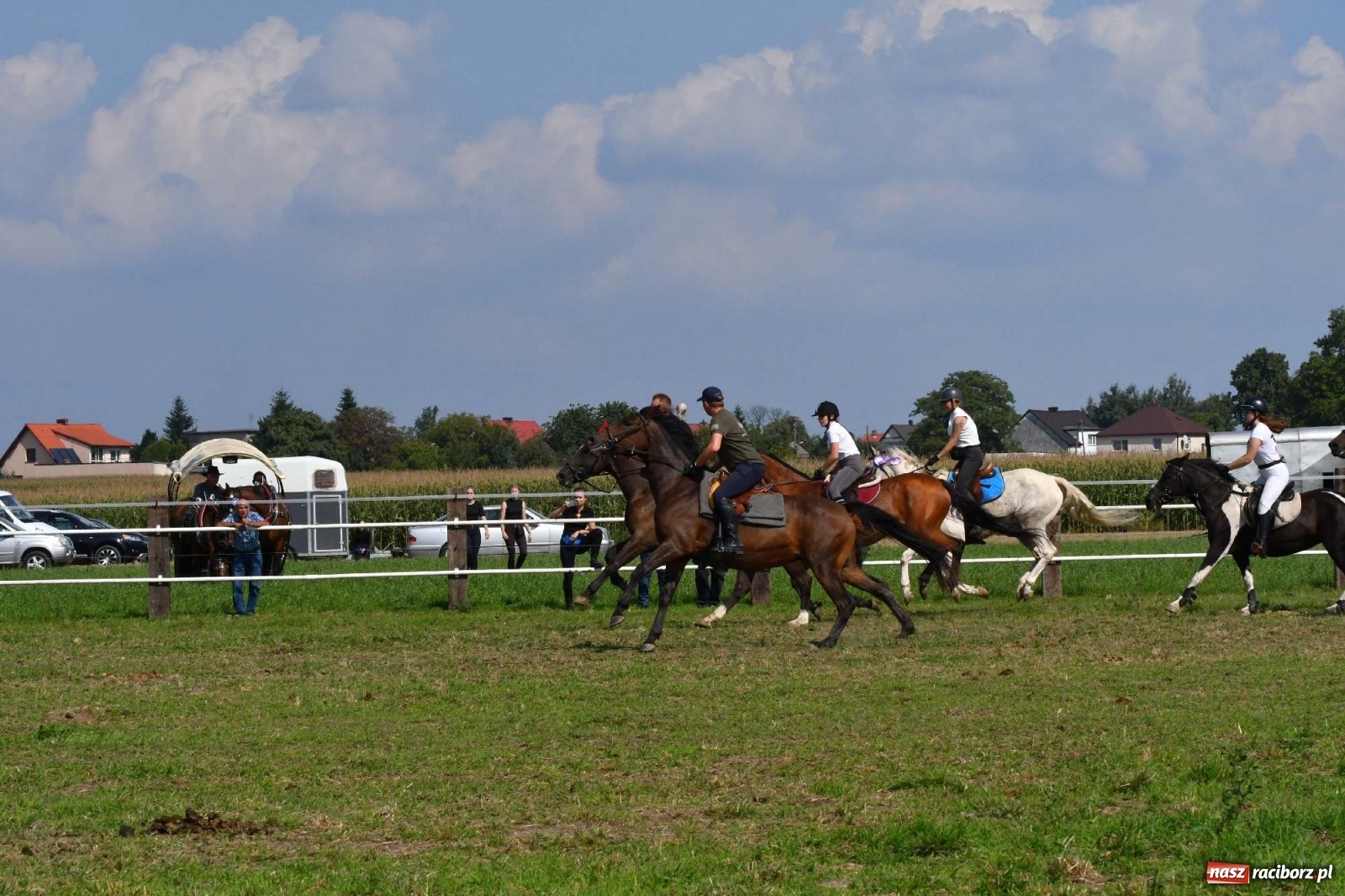Zdjęcie w galerii na portalu naszraciborz.pl: Hubertus w Żerdzinach. Jakub Niedbała dopadł lisa [FOTO i WIDEO] wiadomości z regionu