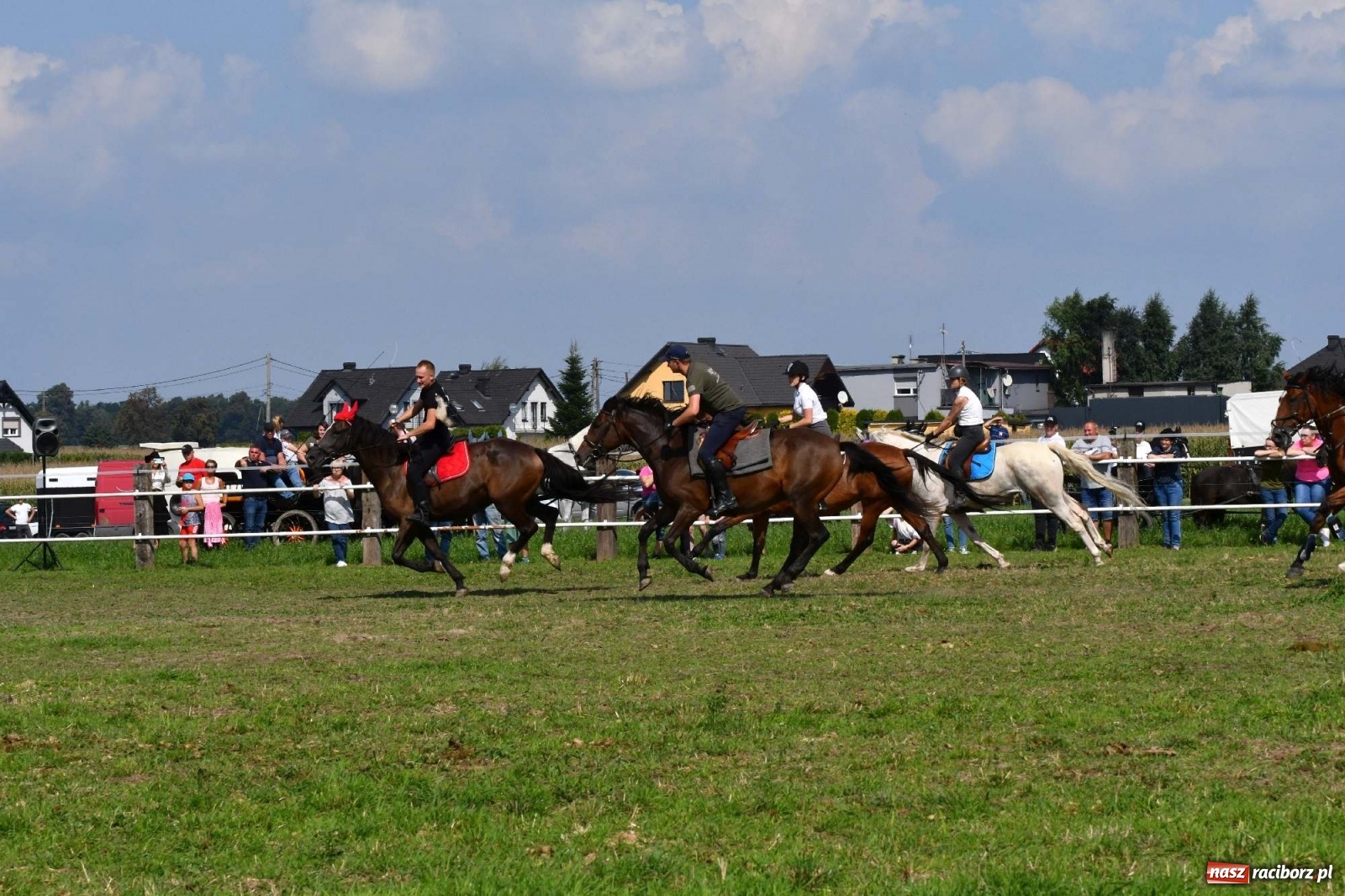 Zdjęcie w galerii na portalu naszraciborz.pl: Hubertus w Żerdzinach. Jakub Niedbała dopadł lisa [FOTO i WIDEO] wiadomości z regionu