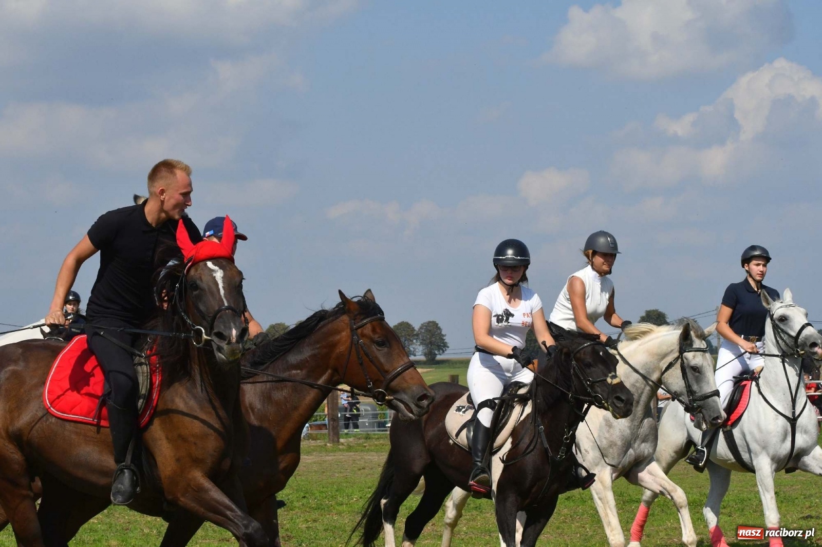 Zdjęcie w galerii na portalu naszraciborz.pl: Hubertus w Żerdzinach. Jakub Niedbała dopadł lisa [FOTO i WIDEO] wiadomości z regionu