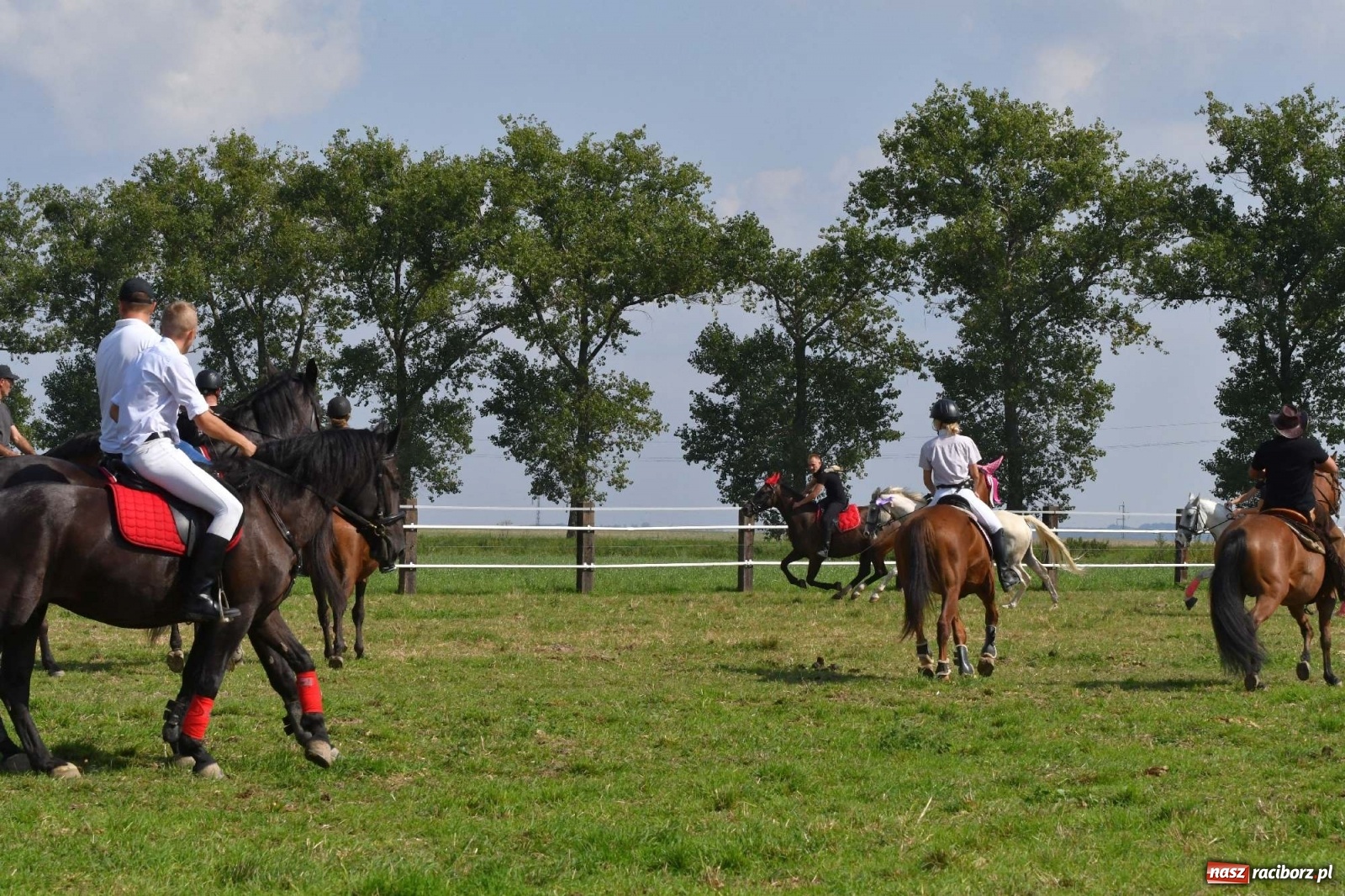 Zdjęcie w galerii na portalu naszraciborz.pl: Hubertus w Żerdzinach. Jakub Niedbała dopadł lisa [FOTO i WIDEO] wiadomości z regionu