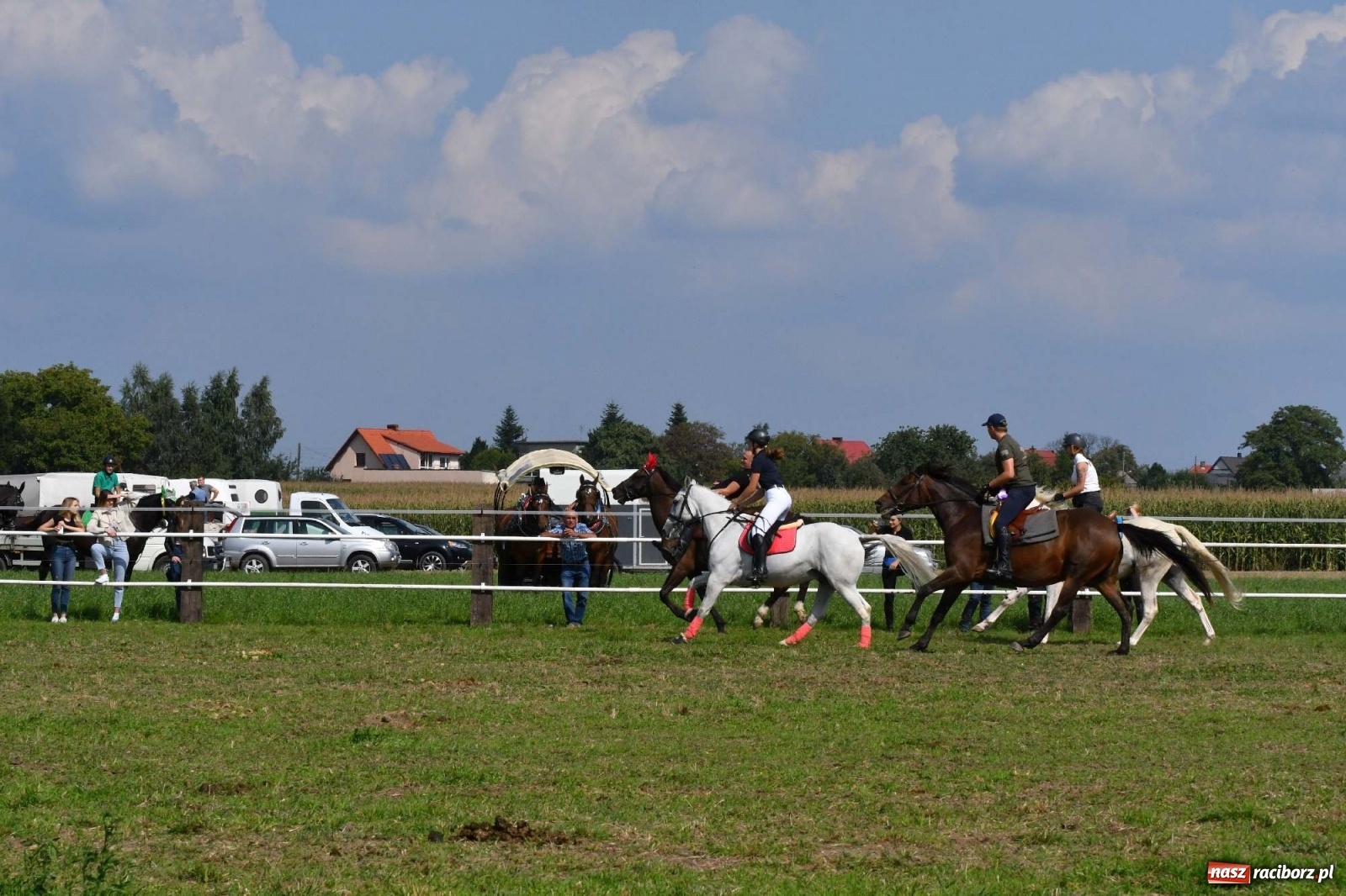 Zdjęcie w galerii na portalu naszraciborz.pl: Hubertus w Żerdzinach. Jakub Niedbała dopadł lisa [FOTO i WIDEO] wiadomości z regionu