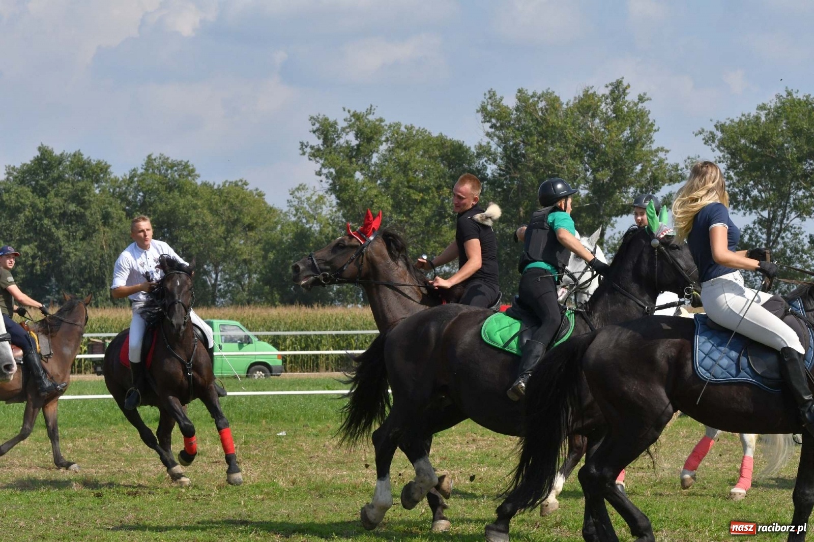 Zdjęcie w galerii na portalu naszraciborz.pl: Hubertus w Żerdzinach. Jakub Niedbała dopadł lisa [FOTO i WIDEO] wiadomości z regionu