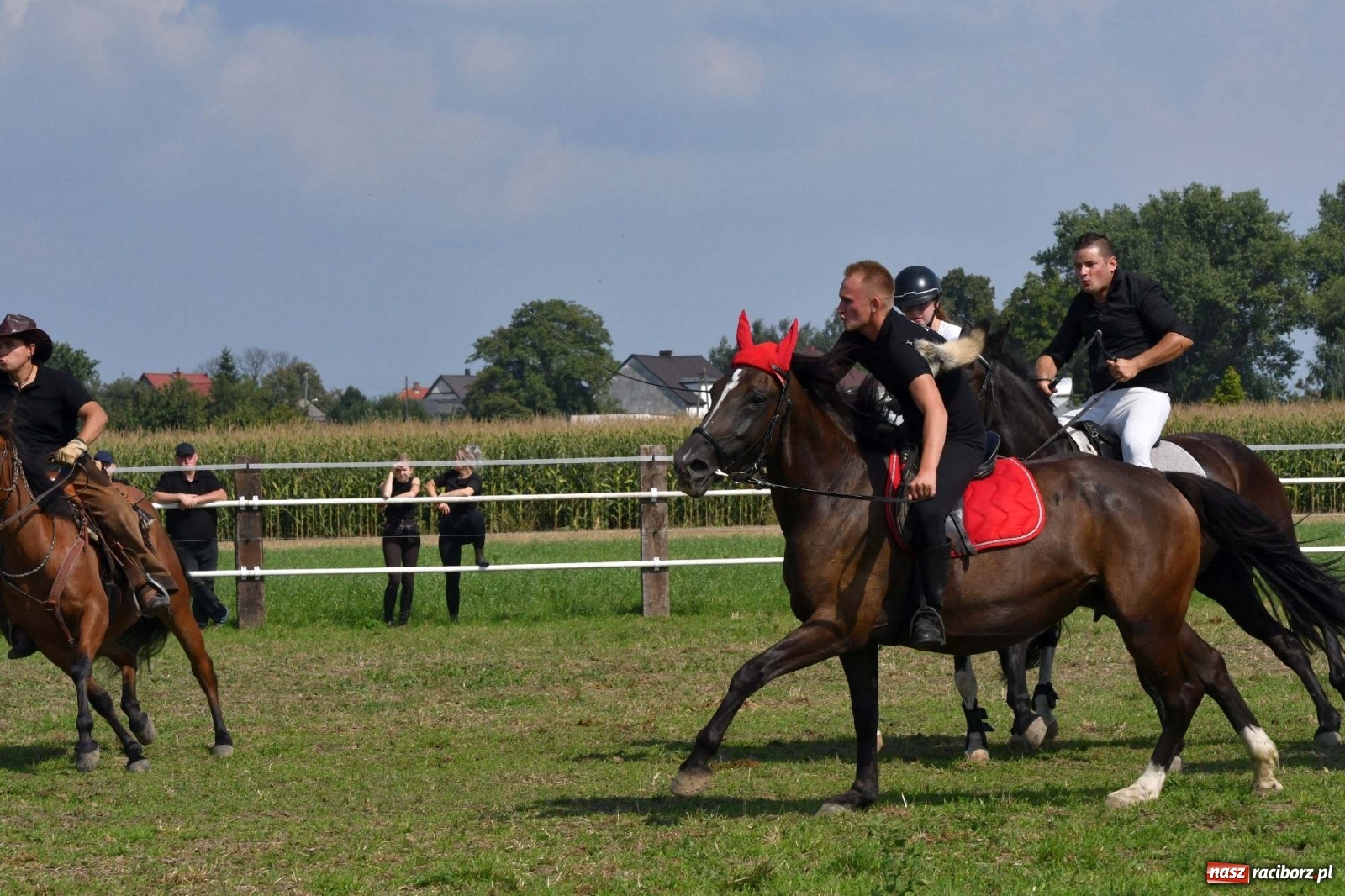 Zdjęcie w galerii na portalu naszraciborz.pl: Hubertus w Żerdzinach. Jakub Niedbała dopadł lisa [FOTO i WIDEO] wiadomości z regionu