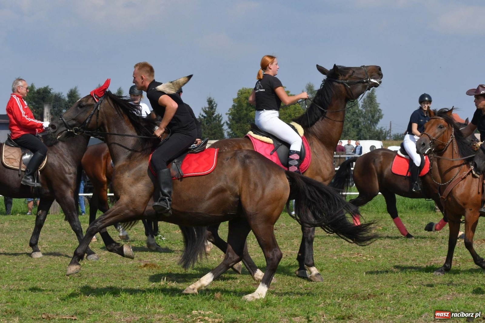 Zdjęcie w galerii na portalu naszraciborz.pl: Hubertus w Żerdzinach. Jakub Niedbała dopadł lisa [FOTO i WIDEO] wiadomości z regionu