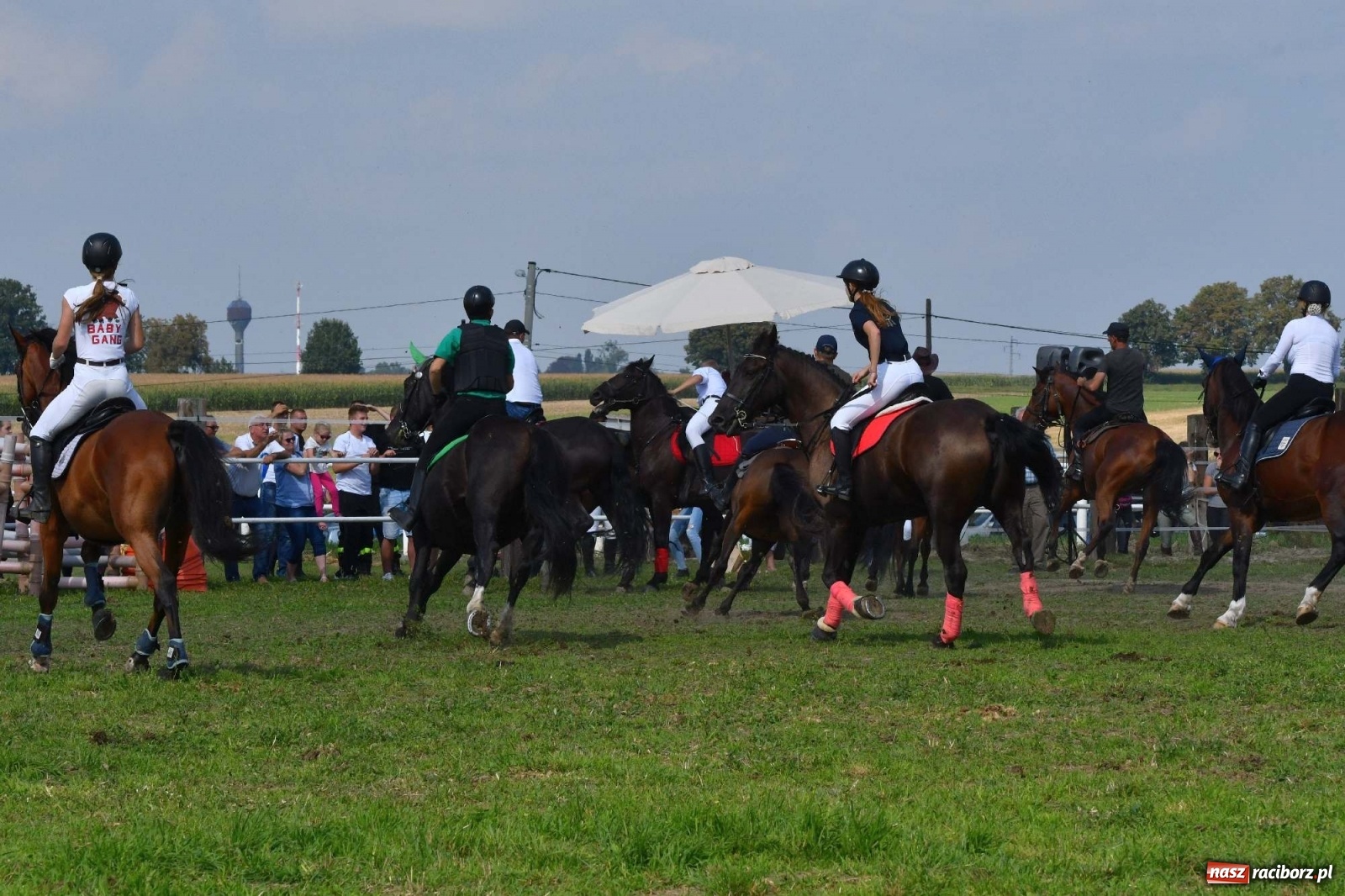 Zdjęcie w galerii na portalu naszraciborz.pl: Hubertus w Żerdzinach. Jakub Niedbała dopadł lisa [FOTO i WIDEO] wiadomości z regionu