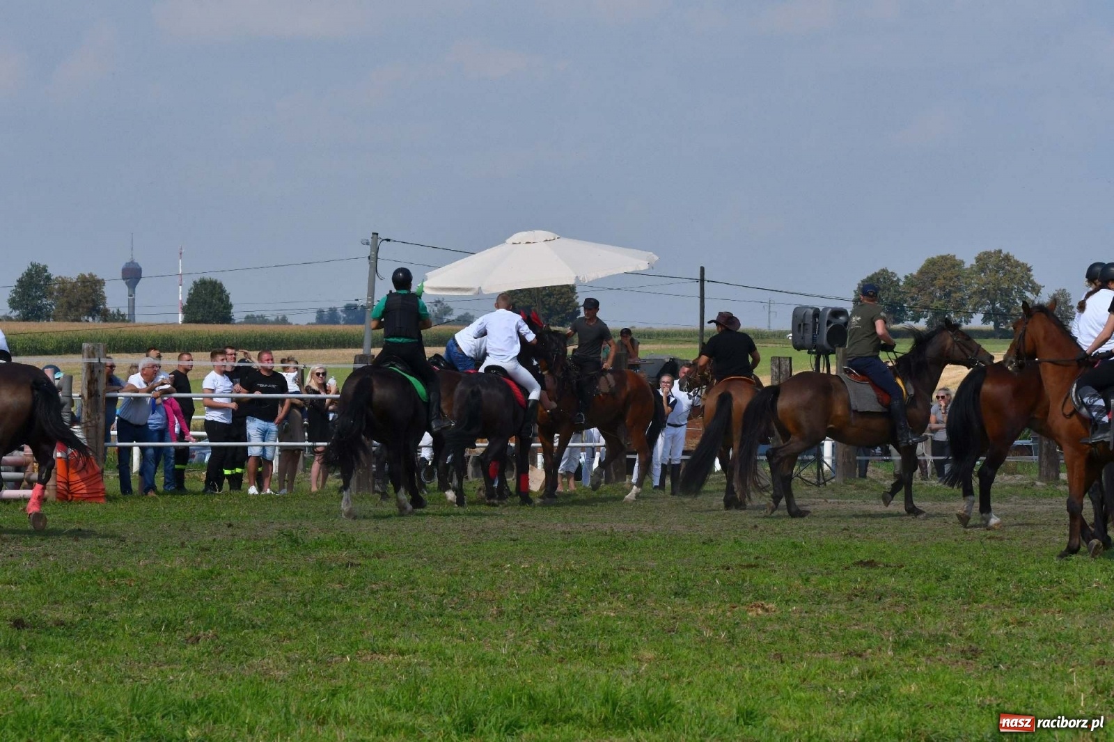 Zdjęcie w galerii na portalu naszraciborz.pl: Hubertus w Żerdzinach. Jakub Niedbała dopadł lisa [FOTO i WIDEO] wiadomości z regionu