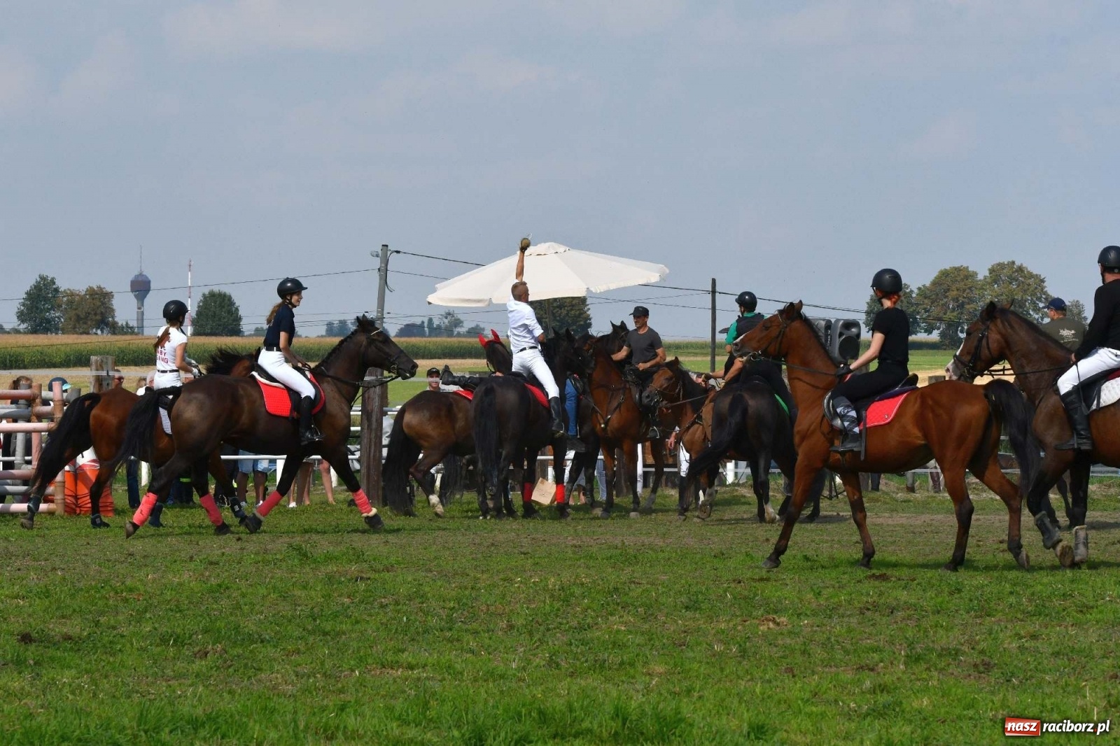 Zdjęcie w galerii na portalu naszraciborz.pl: Hubertus w Żerdzinach. Jakub Niedbała dopadł lisa [FOTO i WIDEO] wiadomości z regionu