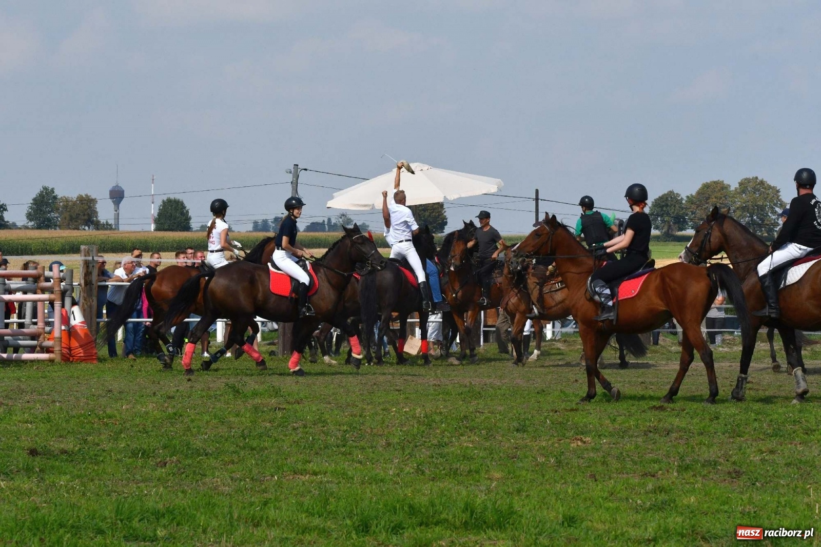 Zdjęcie w galerii na portalu naszraciborz.pl: Hubertus w Żerdzinach. Jakub Niedbała dopadł lisa [FOTO i WIDEO] wiadomości z regionu