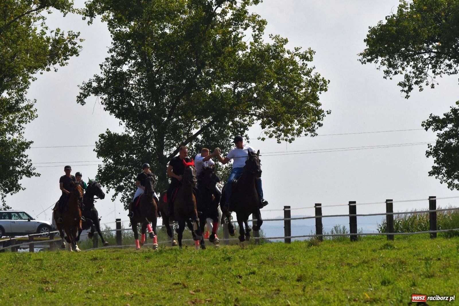 Zdjęcie w galerii na portalu naszraciborz.pl: Hubertus w Żerdzinach. Jakub Niedbała dopadł lisa [FOTO i WIDEO] wiadomości z regionu