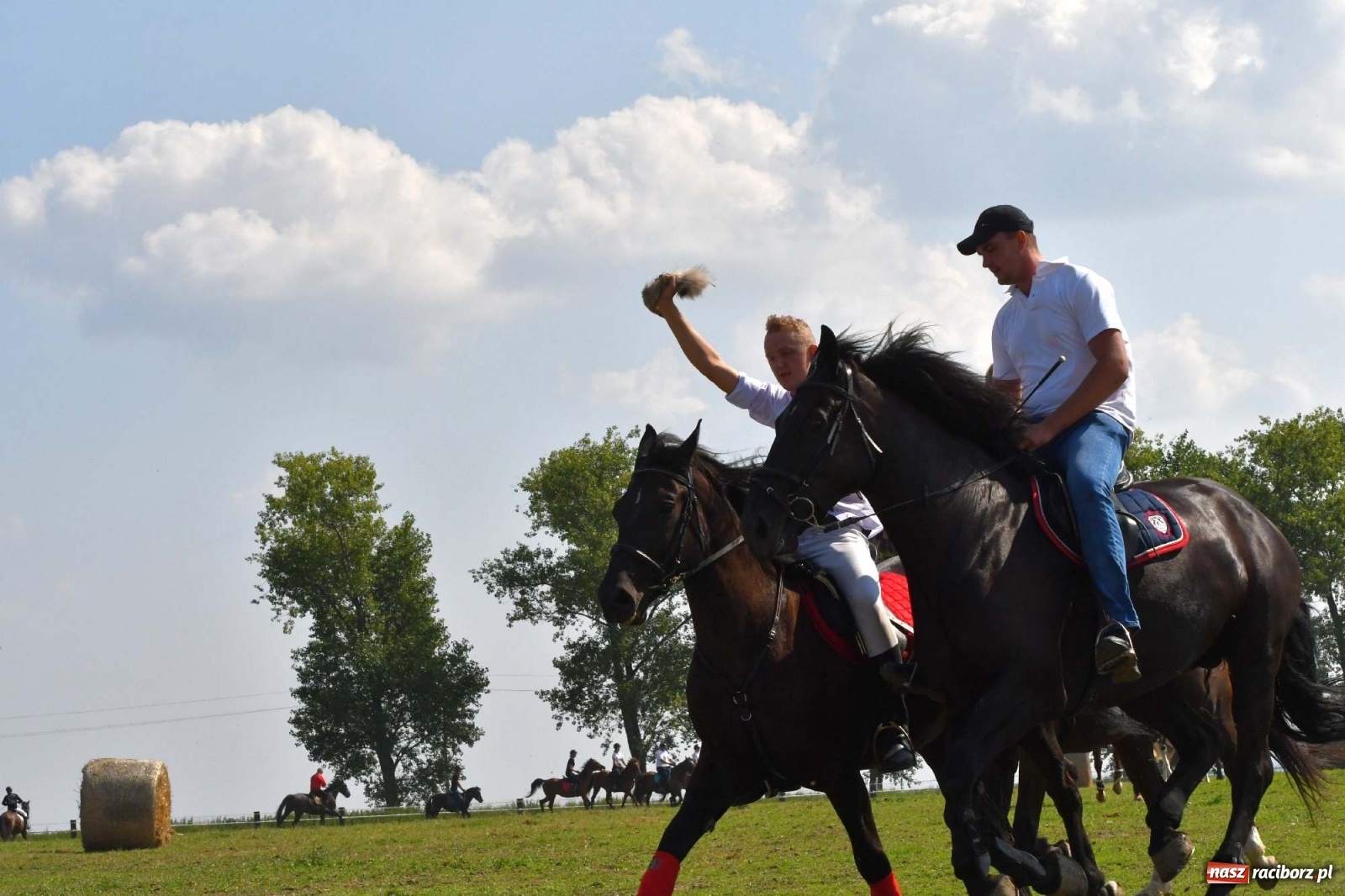 Zdjęcie w galerii na portalu naszraciborz.pl: Hubertus w Żerdzinach. Jakub Niedbała dopadł lisa [FOTO i WIDEO] wiadomości z regionu