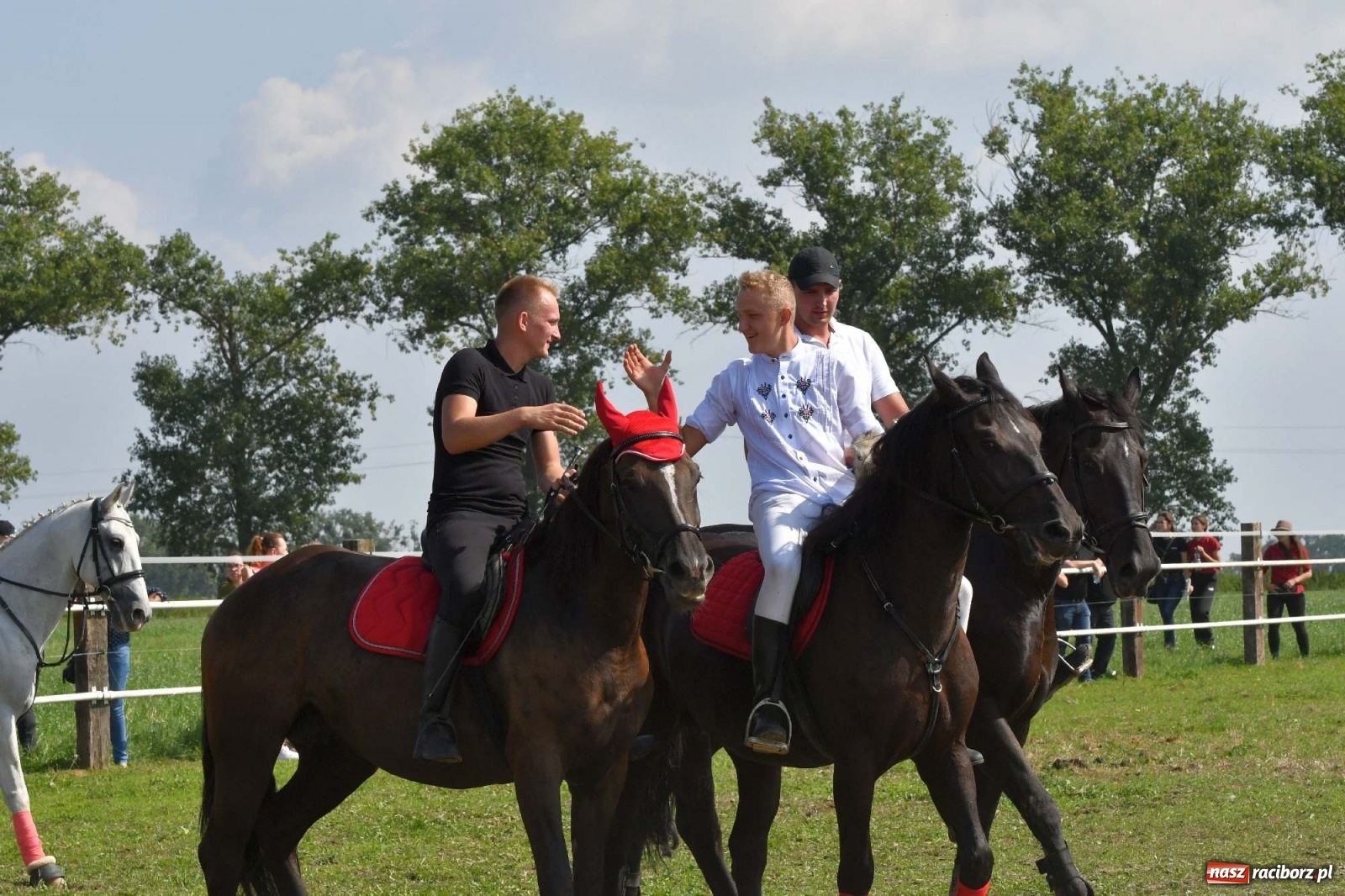 Zdjęcie w galerii na portalu naszraciborz.pl: Hubertus w Żerdzinach. Jakub Niedbała dopadł lisa [FOTO i WIDEO] wiadomości z regionu