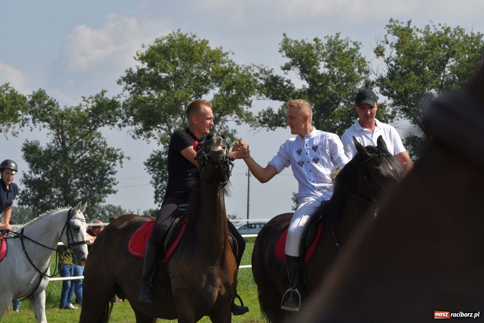 Zdjęcie w galerii na portalu naszraciborz.pl: Hubertus w Żerdzinach. Jakub Niedbała dopadł lisa [FOTO i WIDEO] wiadomości z regionu