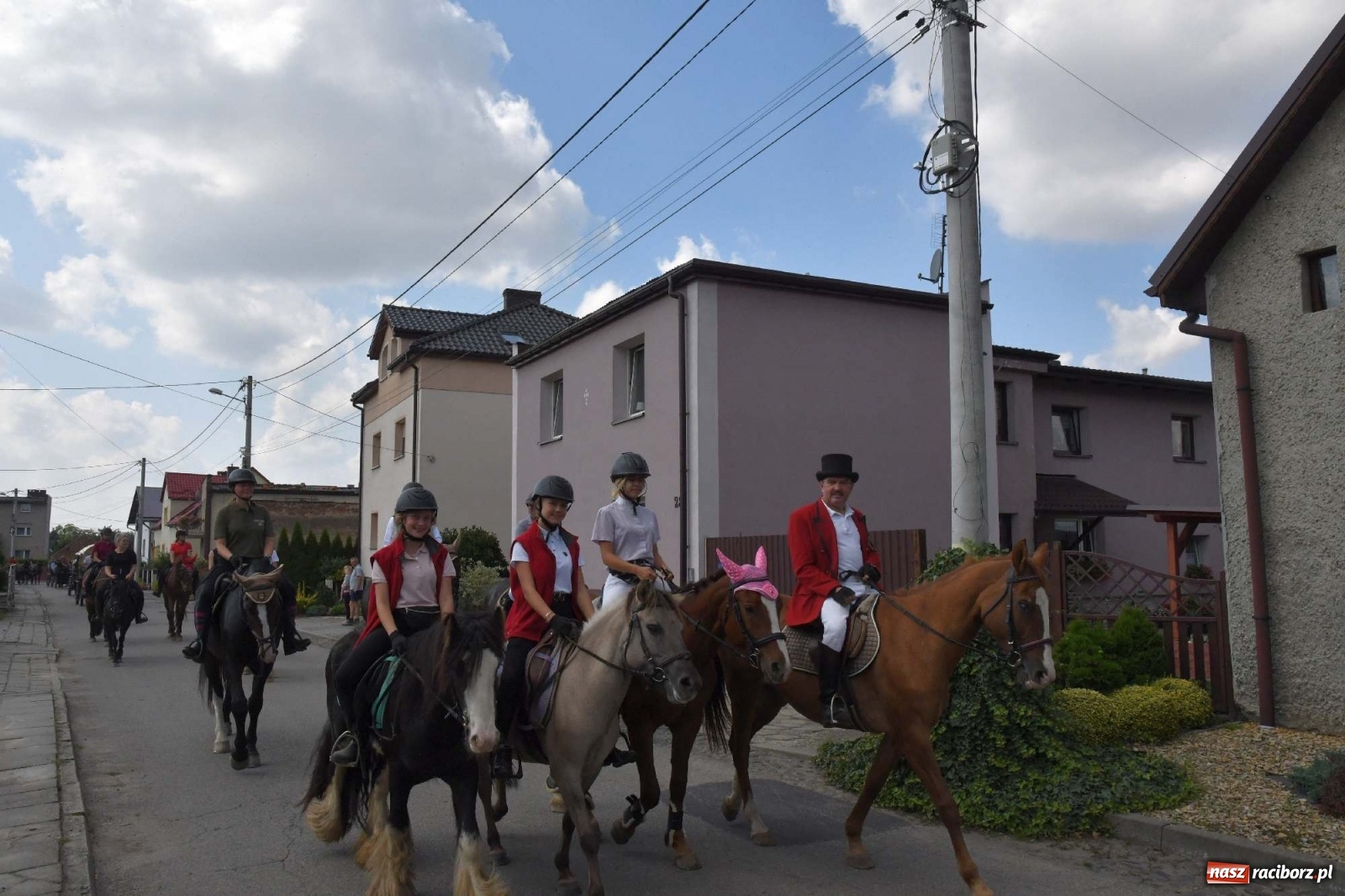 Zdjęcie w galerii na portalu naszraciborz.pl: Hubertus w Żerdzinach. Jakub Niedbała dopadł lisa [FOTO i WIDEO] wiadomości z regionu