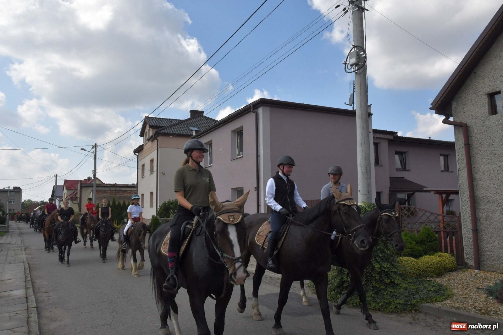 Zdjęcie w galerii na portalu naszraciborz.pl: Hubertus w Żerdzinach. Jakub Niedbała dopadł lisa [FOTO i WIDEO] wiadomości z regionu