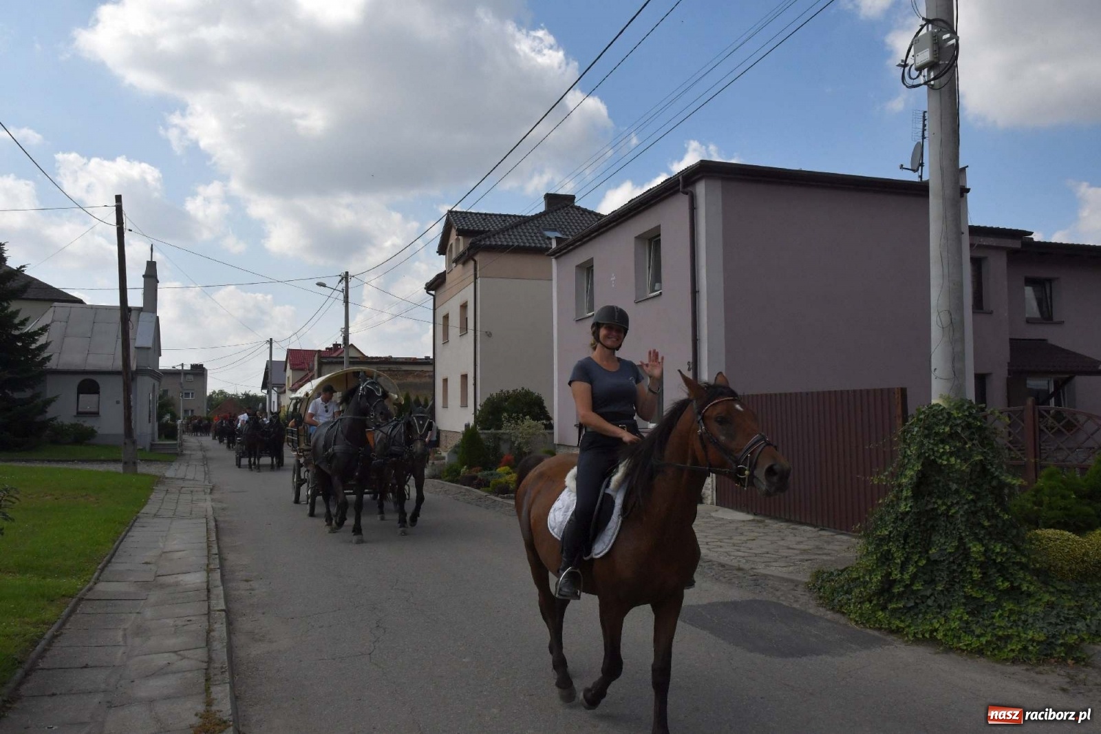 Zdjęcie w galerii na portalu naszraciborz.pl: Hubertus w Żerdzinach. Jakub Niedbała dopadł lisa [FOTO i WIDEO] wiadomości z regionu