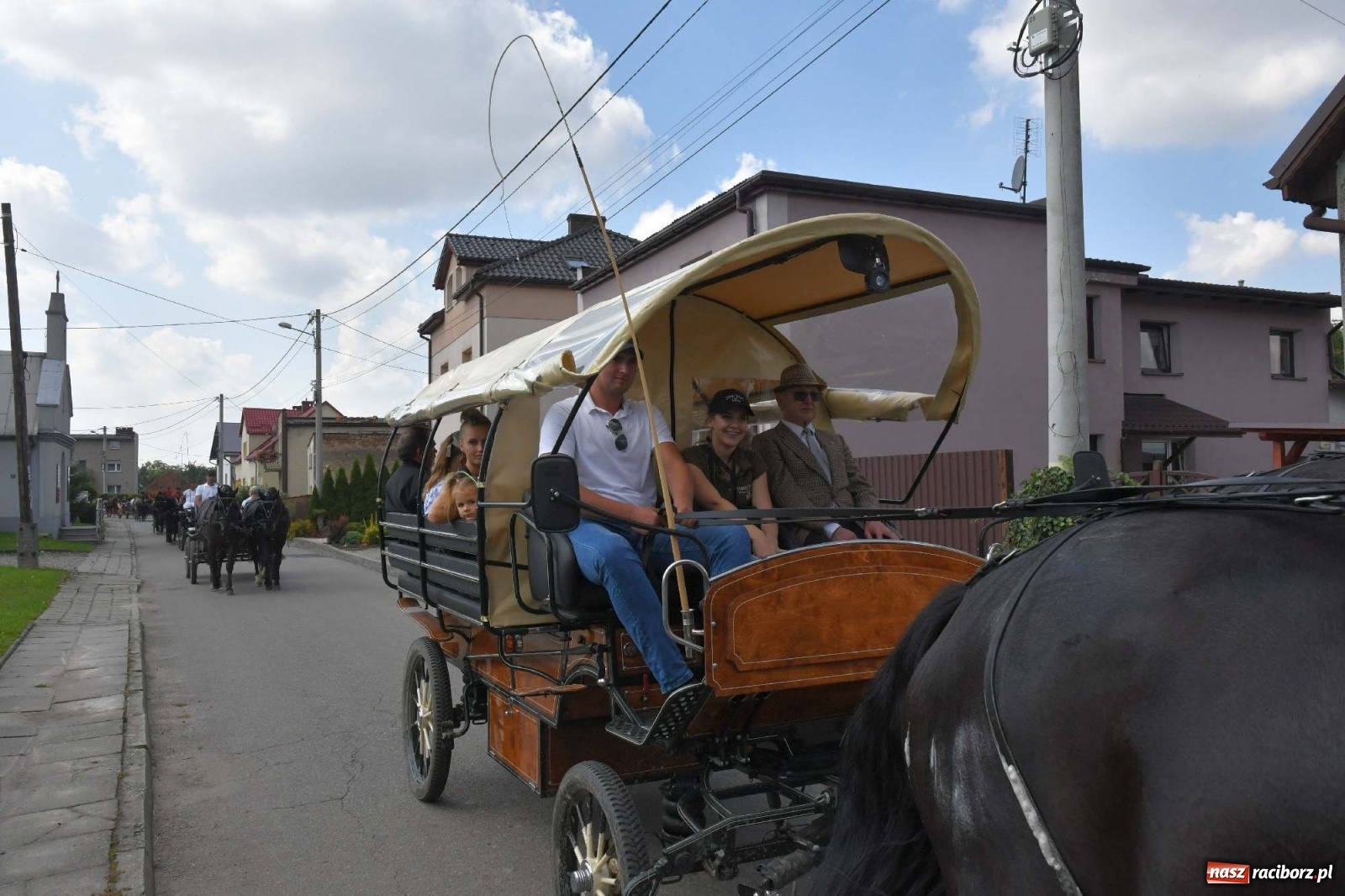 Zdjęcie w galerii na portalu naszraciborz.pl: Hubertus w Żerdzinach. Jakub Niedbała dopadł lisa [FOTO i WIDEO] wiadomości z regionu