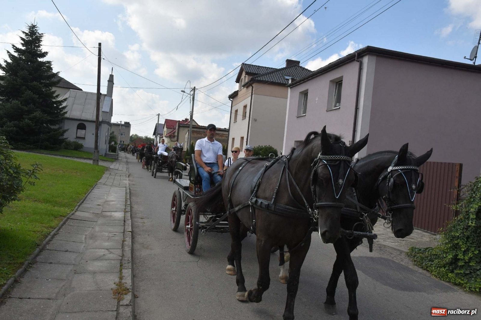 Zdjęcie w galerii na portalu naszraciborz.pl: Hubertus w Żerdzinach. Jakub Niedbała dopadł lisa [FOTO i WIDEO] wiadomości z regionu