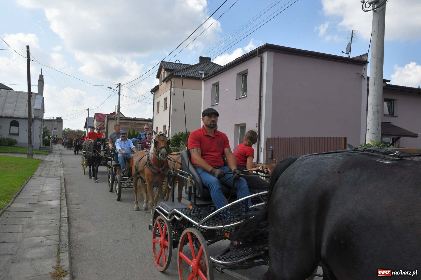Zdjęcie w galerii na portalu naszraciborz.pl: Hubertus w Żerdzinach. Jakub Niedbała dopadł lisa [FOTO i WIDEO] wiadomości z regionu