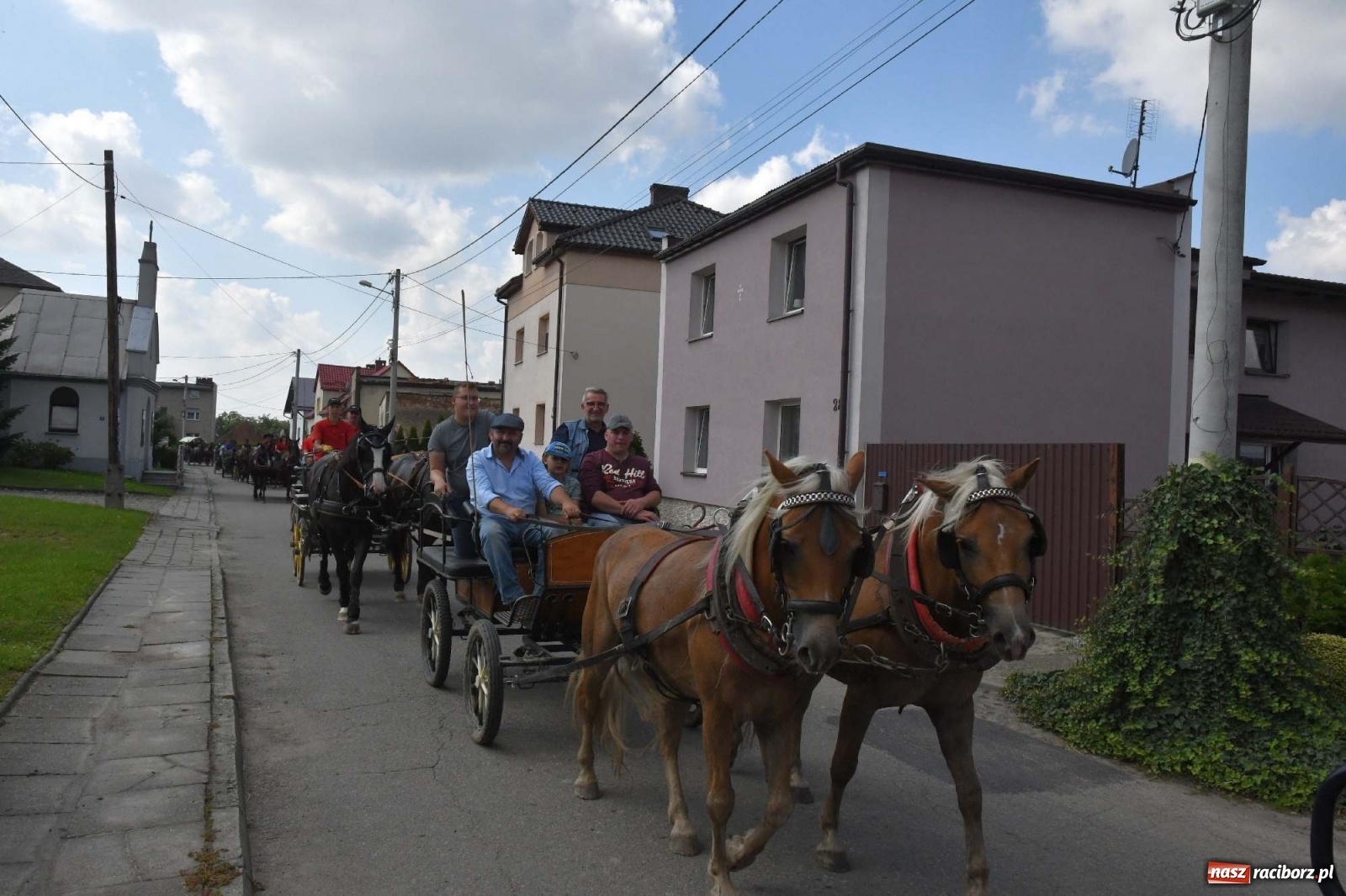 Zdjęcie w galerii na portalu naszraciborz.pl: Hubertus w Żerdzinach. Jakub Niedbała dopadł lisa [FOTO i WIDEO] wiadomości z regionu