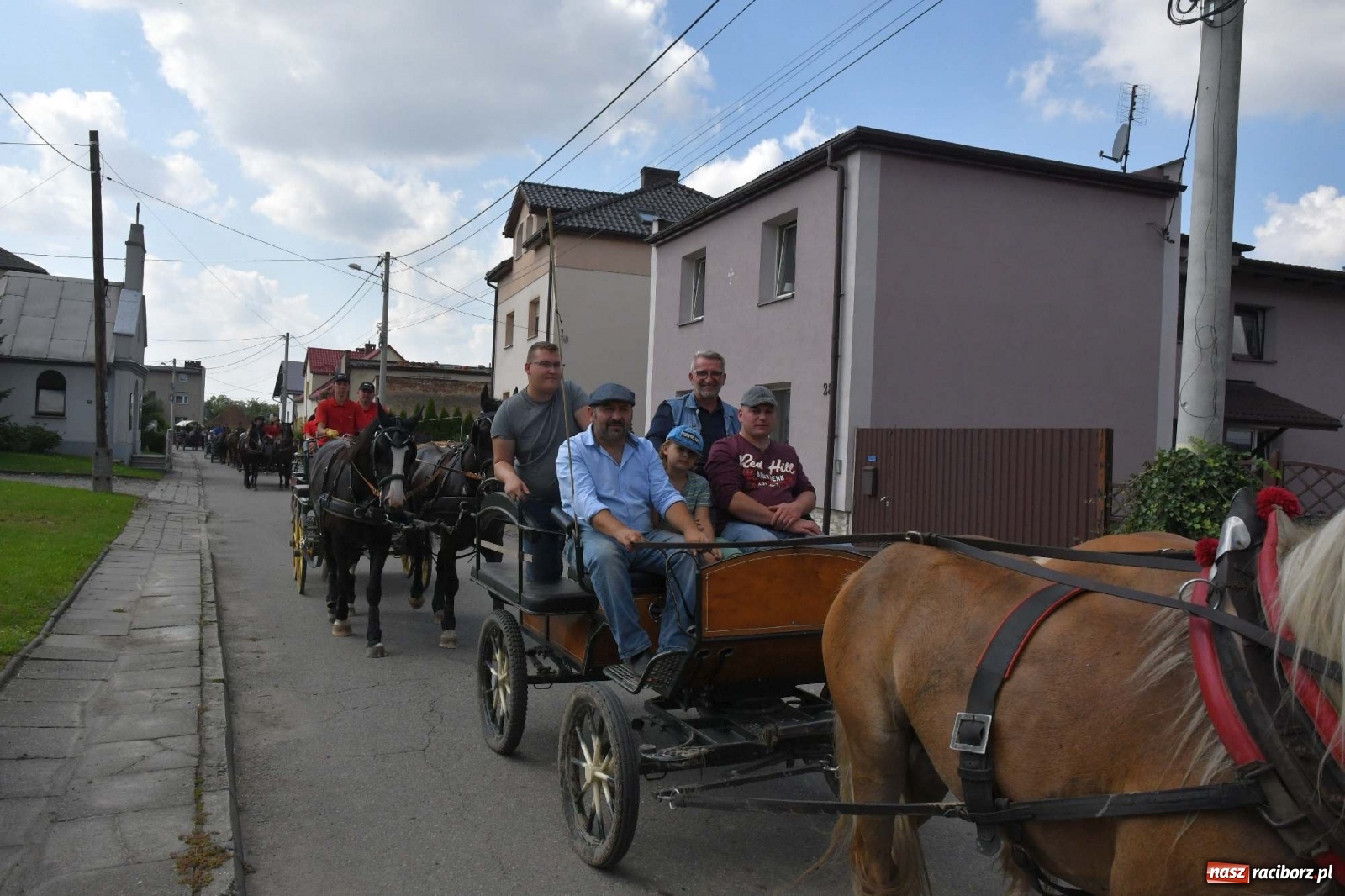 Zdjęcie w galerii na portalu naszraciborz.pl: Hubertus w Żerdzinach. Jakub Niedbała dopadł lisa [FOTO i WIDEO] wiadomości z regionu