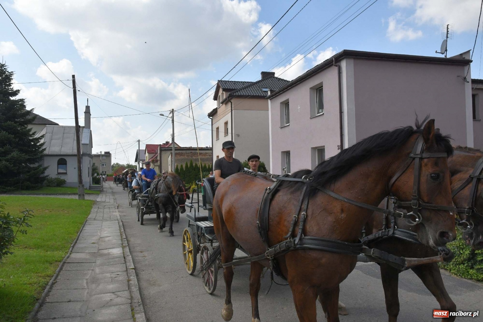 Zdjęcie w galerii na portalu naszraciborz.pl: Hubertus w Żerdzinach. Jakub Niedbała dopadł lisa [FOTO i WIDEO] wiadomości z regionu