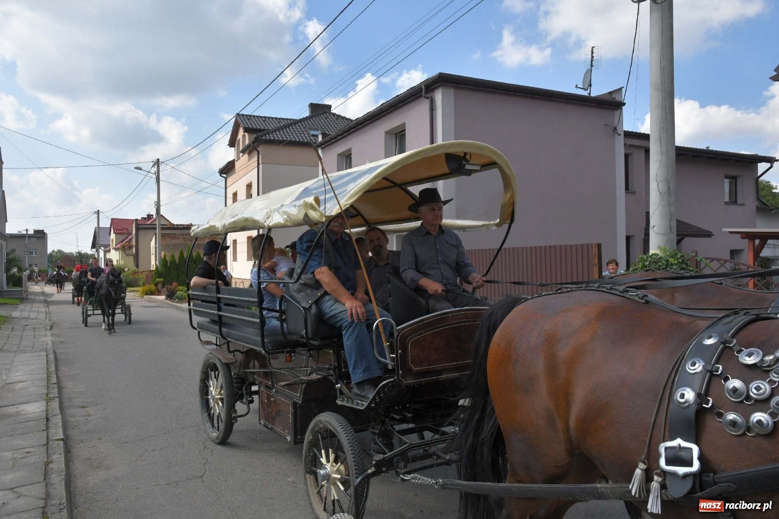 Zdjęcie w galerii na portalu naszraciborz.pl: Hubertus w Żerdzinach. Jakub Niedbała dopadł lisa [FOTO i WIDEO] wiadomości z regionu