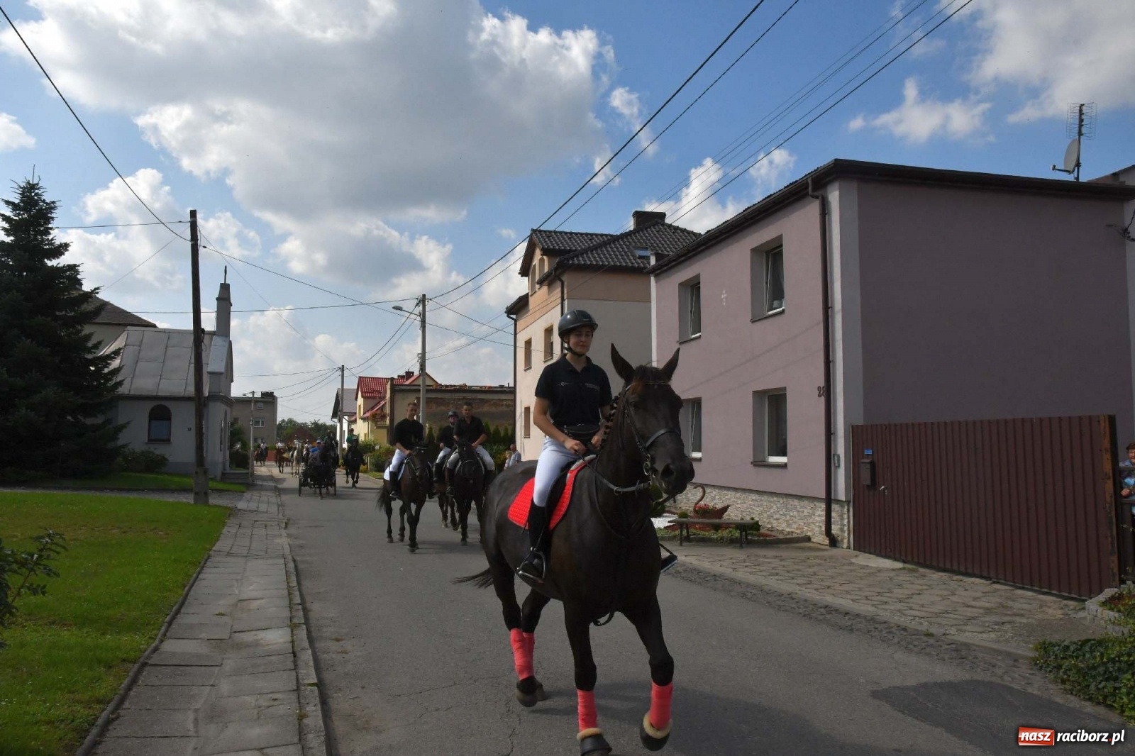 Zdjęcie w galerii na portalu naszraciborz.pl: Hubertus w Żerdzinach. Jakub Niedbała dopadł lisa [FOTO i WIDEO] wiadomości z regionu