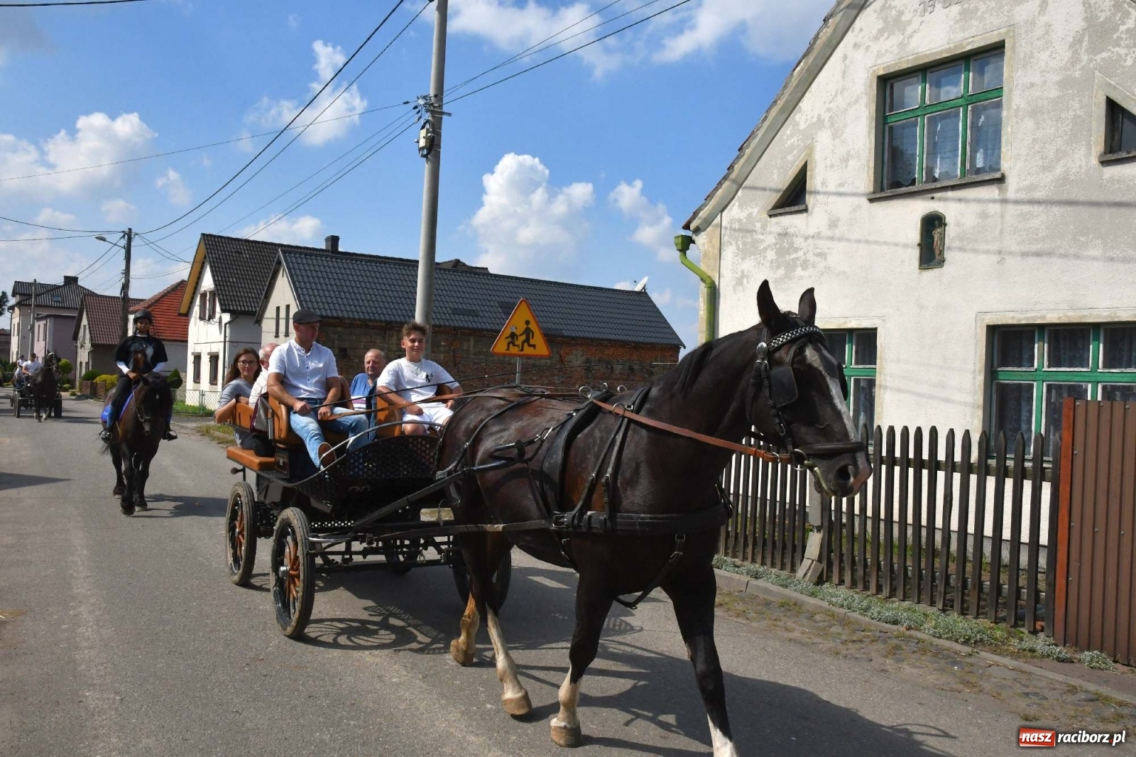 Zdjęcie w galerii na portalu naszraciborz.pl: Hubertus w Żerdzinach. Jakub Niedbała dopadł lisa [FOTO i WIDEO] wiadomości z regionu