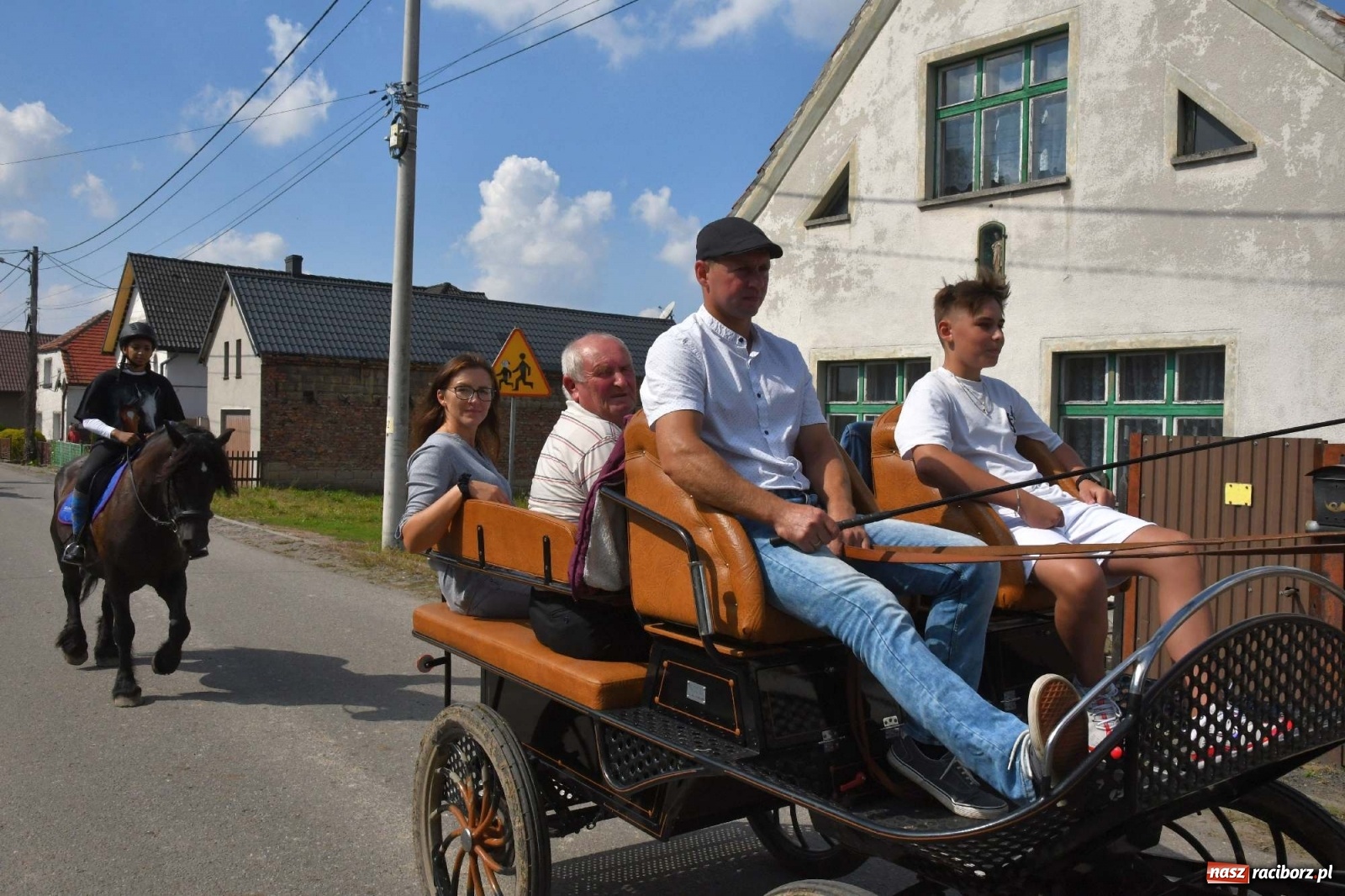Zdjęcie w galerii na portalu naszraciborz.pl: Hubertus w Żerdzinach. Jakub Niedbała dopadł lisa [FOTO i WIDEO] wiadomości z regionu