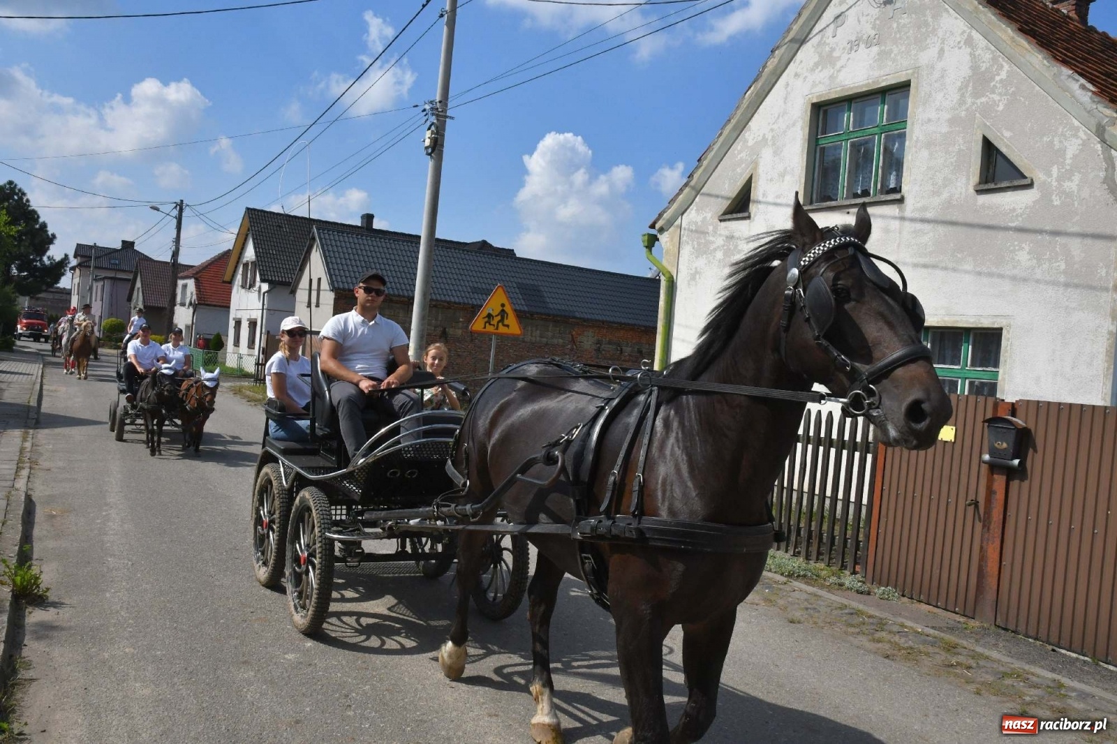 Zdjęcie w galerii na portalu naszraciborz.pl: Hubertus w Żerdzinach. Jakub Niedbała dopadł lisa [FOTO i WIDEO] wiadomości z regionu