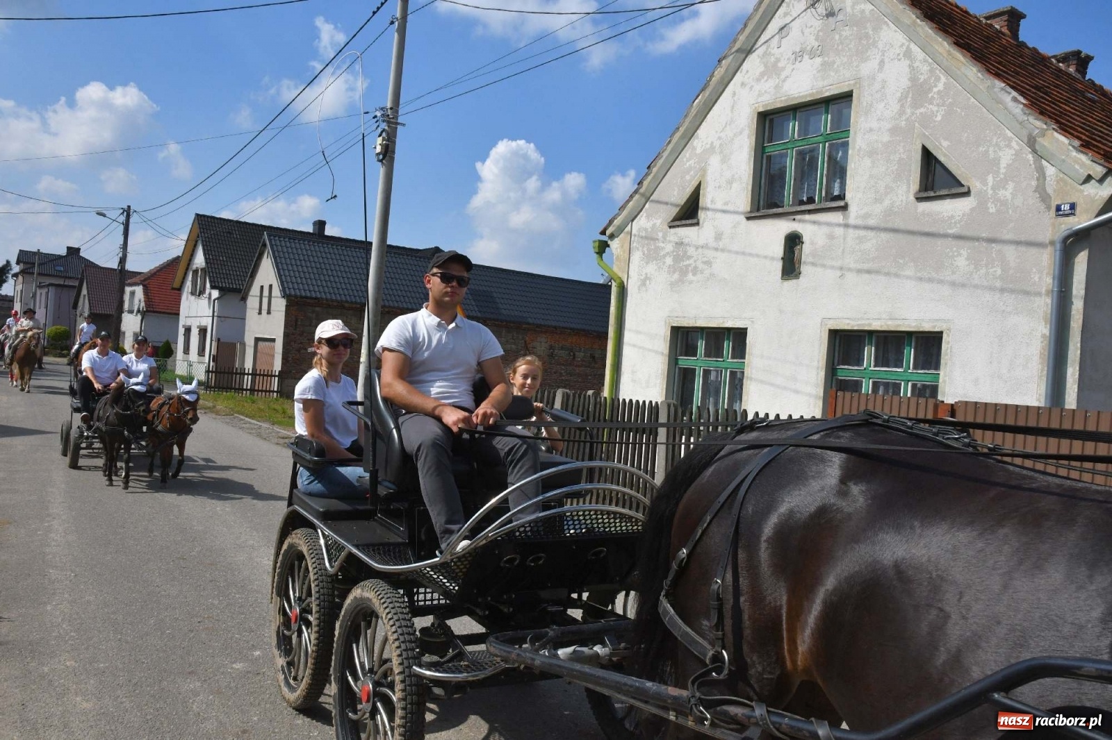 Zdjęcie w galerii na portalu naszraciborz.pl: Hubertus w Żerdzinach. Jakub Niedbała dopadł lisa [FOTO i WIDEO] wiadomości z regionu