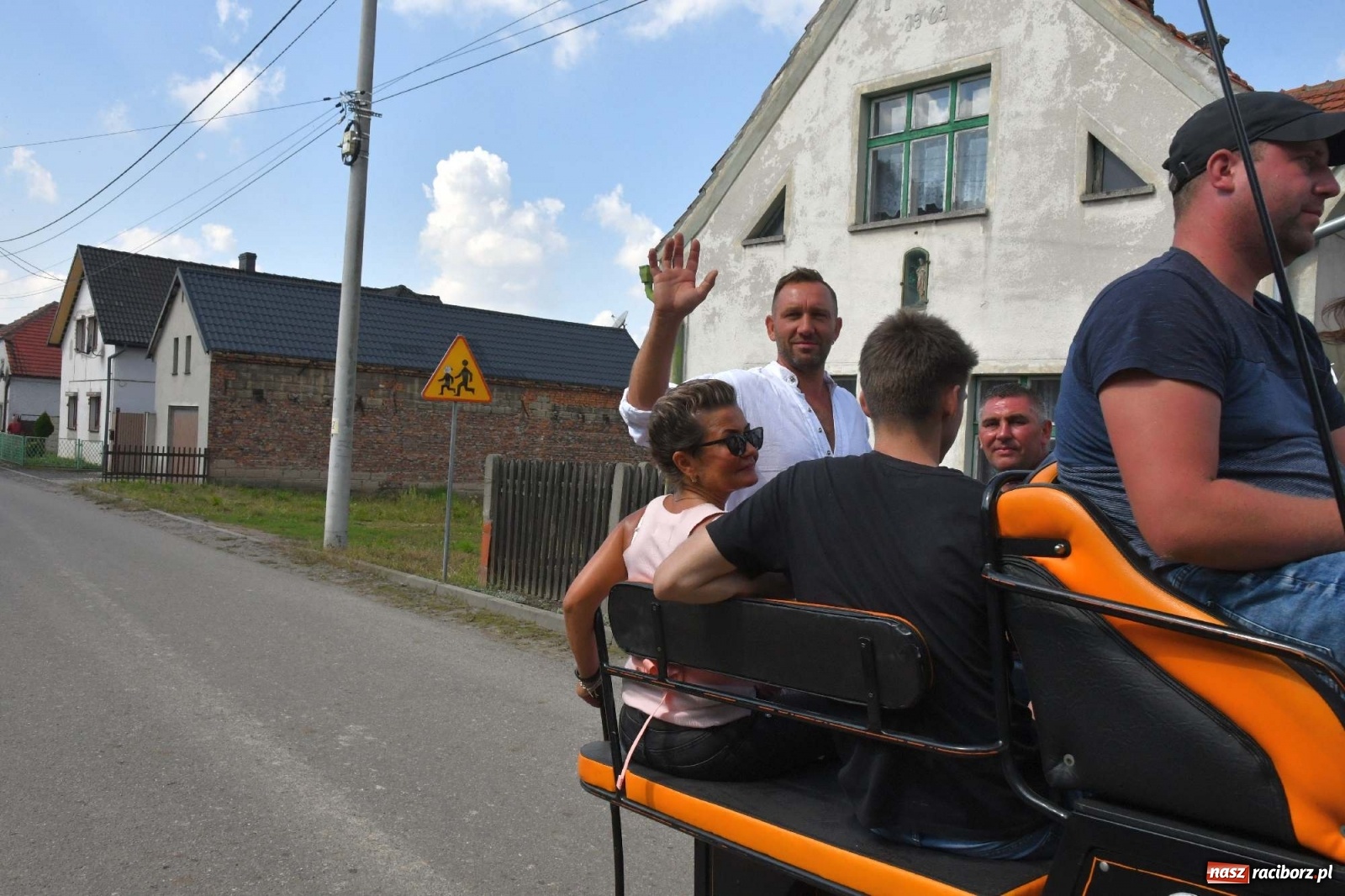 Zdjęcie w galerii na portalu naszraciborz.pl: Hubertus w Żerdzinach. Jakub Niedbała dopadł lisa [FOTO i WIDEO] wiadomości z regionu