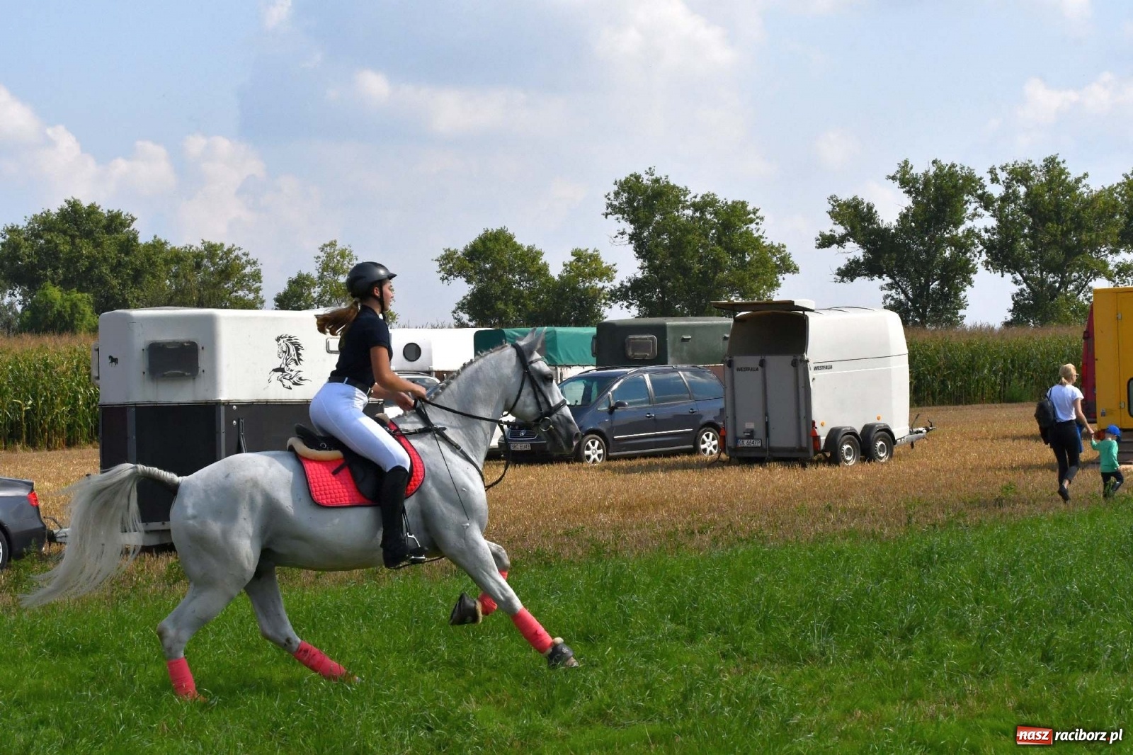 Zdjęcie w galerii na portalu naszraciborz.pl: Hubertus w Żerdzinach. Jakub Niedbała dopadł lisa [FOTO i WIDEO] wiadomości z regionu