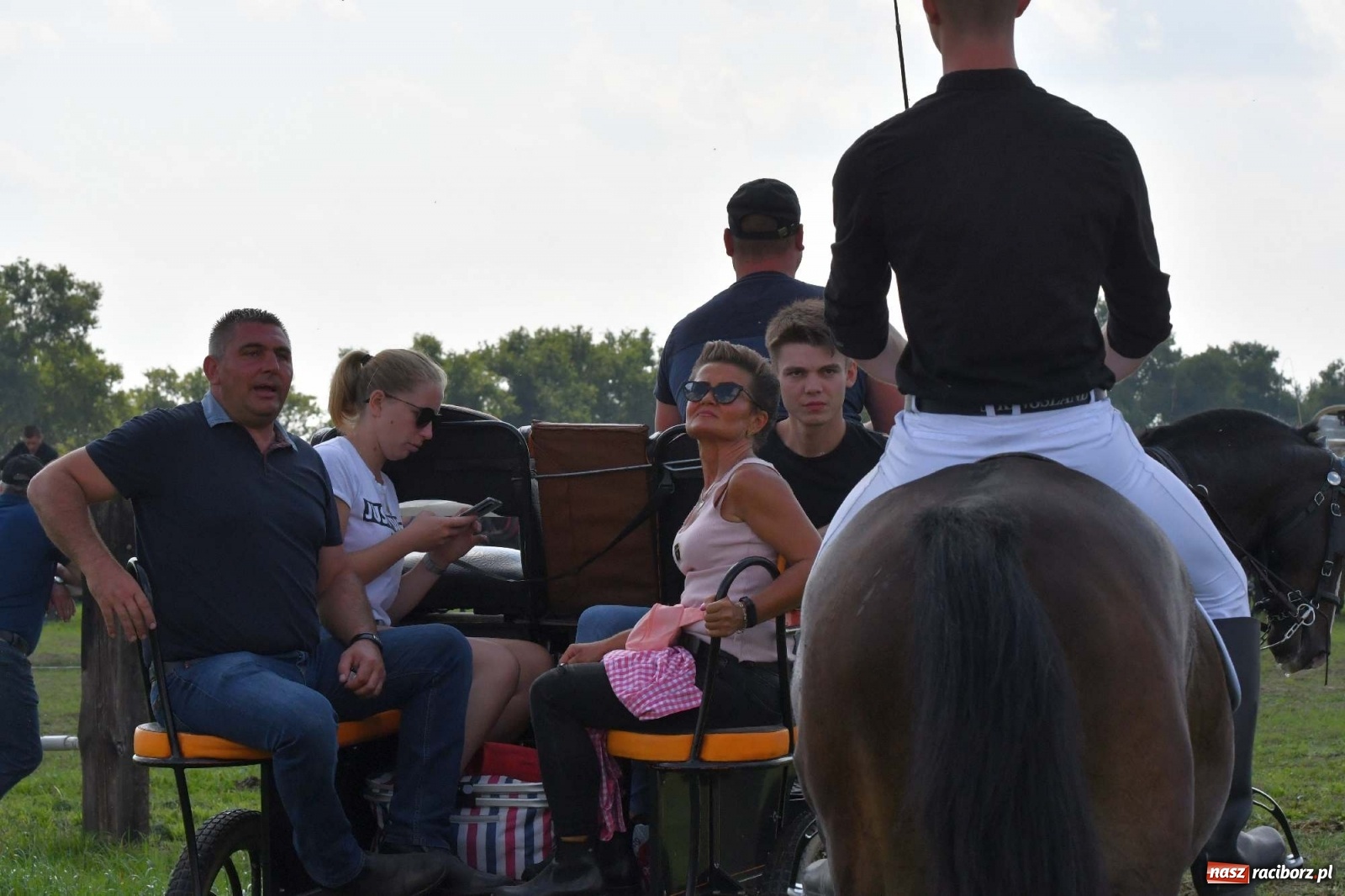 Zdjęcie w galerii na portalu naszraciborz.pl: Hubertus w Żerdzinach. Jakub Niedbała dopadł lisa [FOTO i WIDEO] wiadomości z regionu