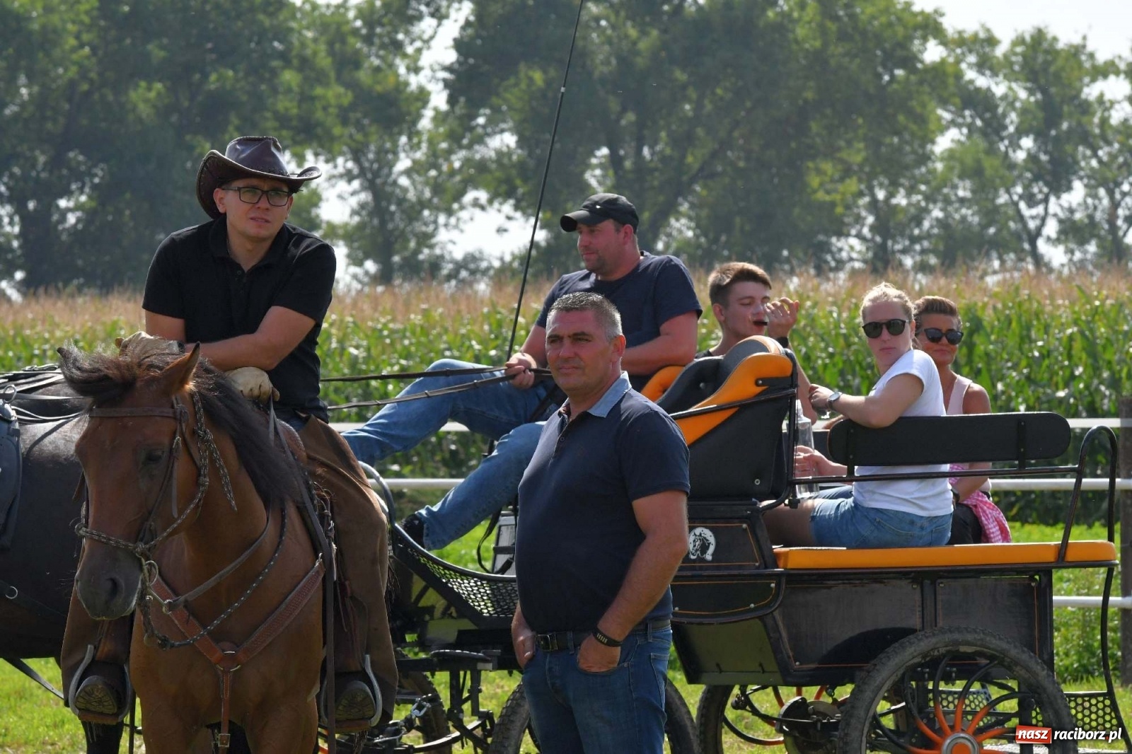 Zdjęcie w galerii na portalu naszraciborz.pl: Hubertus w Żerdzinach. Jakub Niedbała dopadł lisa [FOTO i WIDEO] wiadomości z regionu
