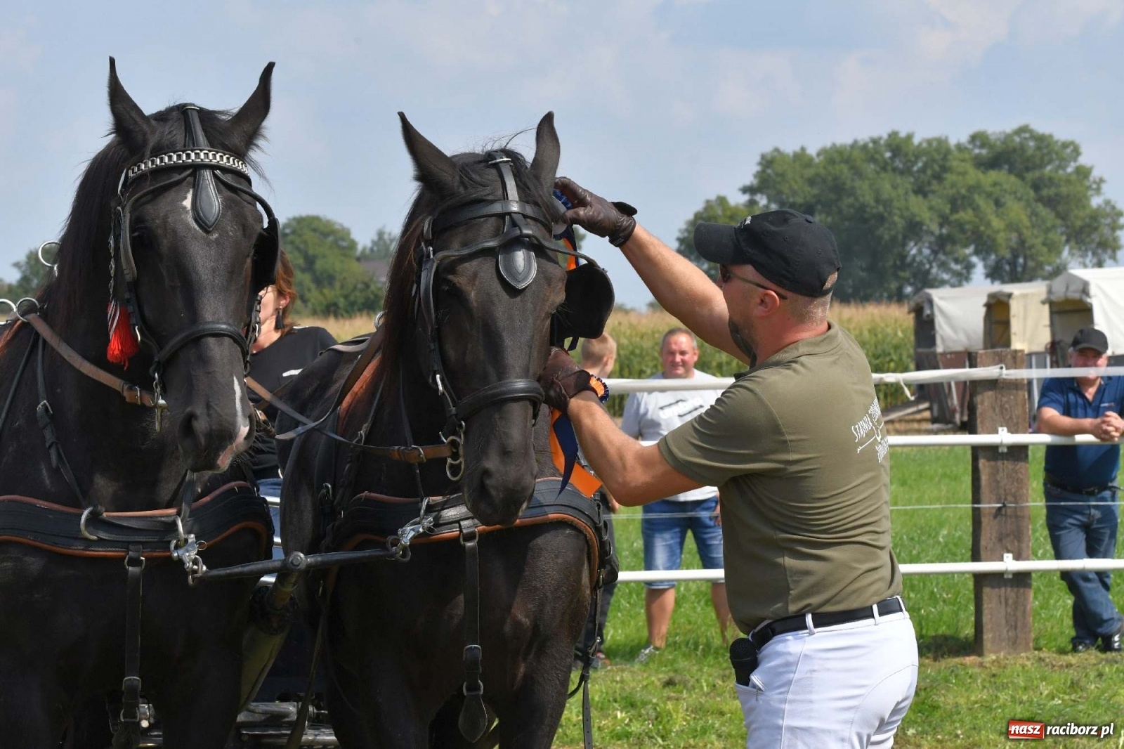 Zdjęcie w galerii na portalu naszraciborz.pl: Hubertus w Żerdzinach. Jakub Niedbała dopadł lisa [FOTO i WIDEO] wiadomości z regionu