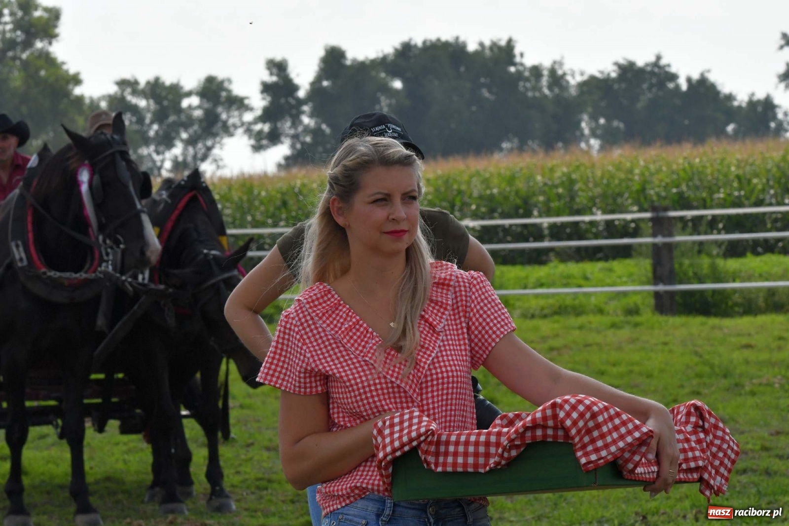Zdjęcie w galerii na portalu naszraciborz.pl: Hubertus w Żerdzinach. Jakub Niedbała dopadł lisa [FOTO i WIDEO] wiadomości z regionu