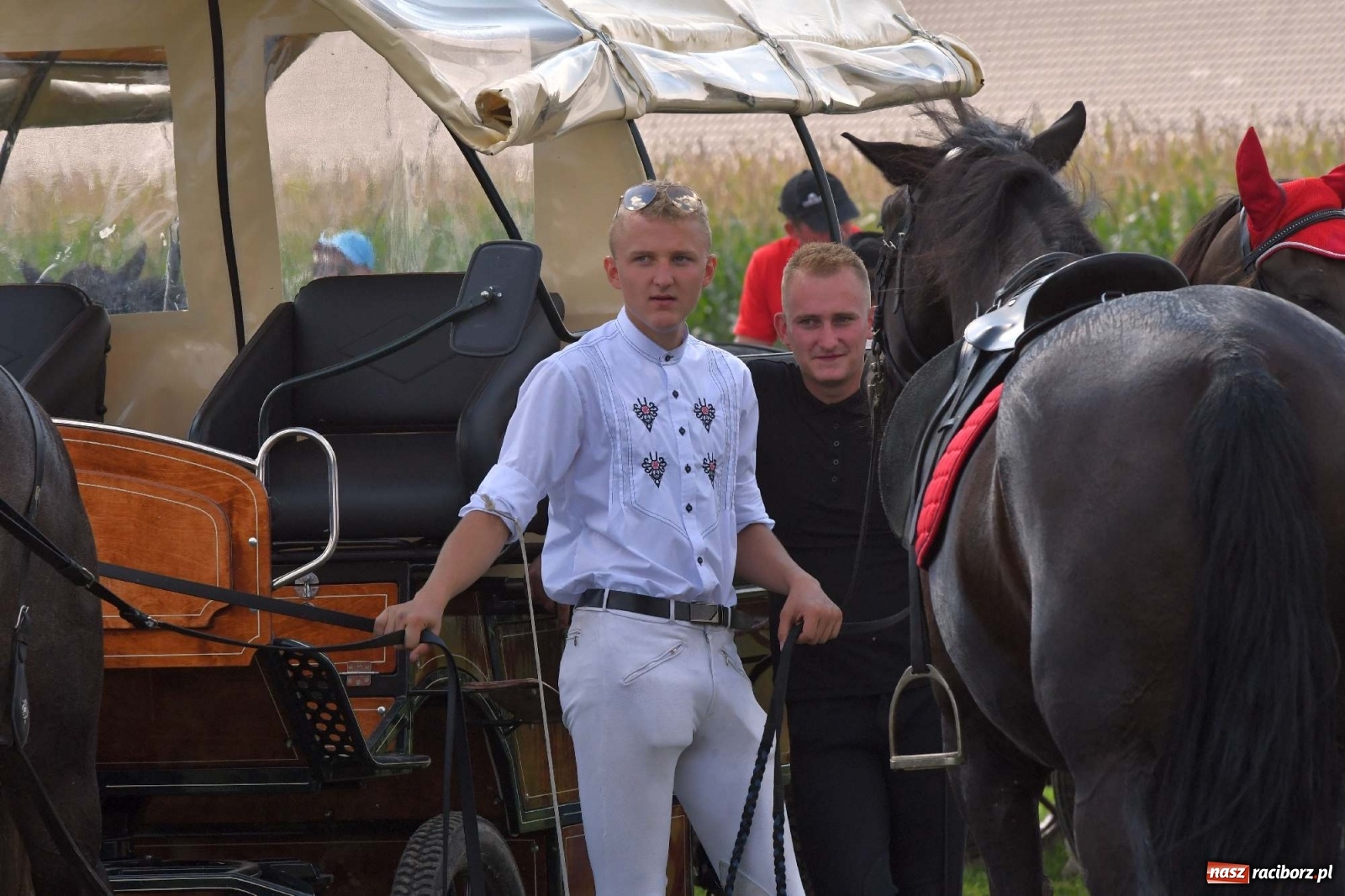 Zdjęcie w galerii na portalu naszraciborz.pl: Hubertus w Żerdzinach. Jakub Niedbała dopadł lisa [FOTO i WIDEO] wiadomości z regionu