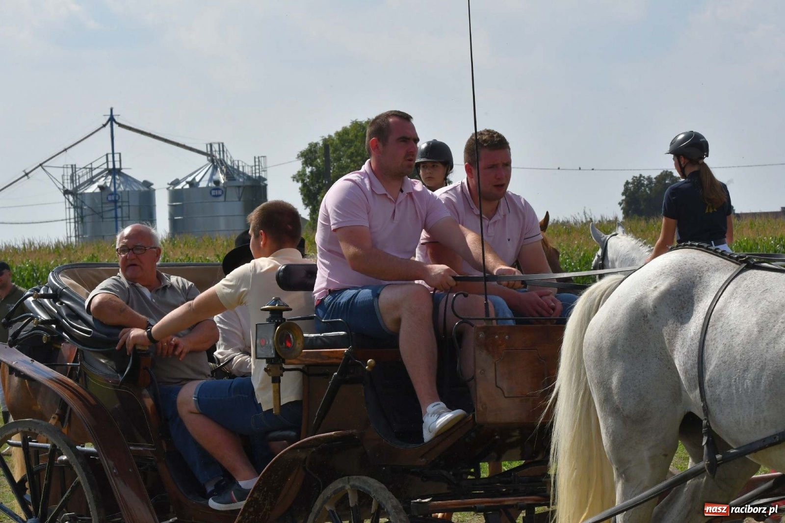 Zdjęcie w galerii na portalu naszraciborz.pl: Hubertus w Żerdzinach. Jakub Niedbała dopadł lisa [FOTO i WIDEO] wiadomości z regionu