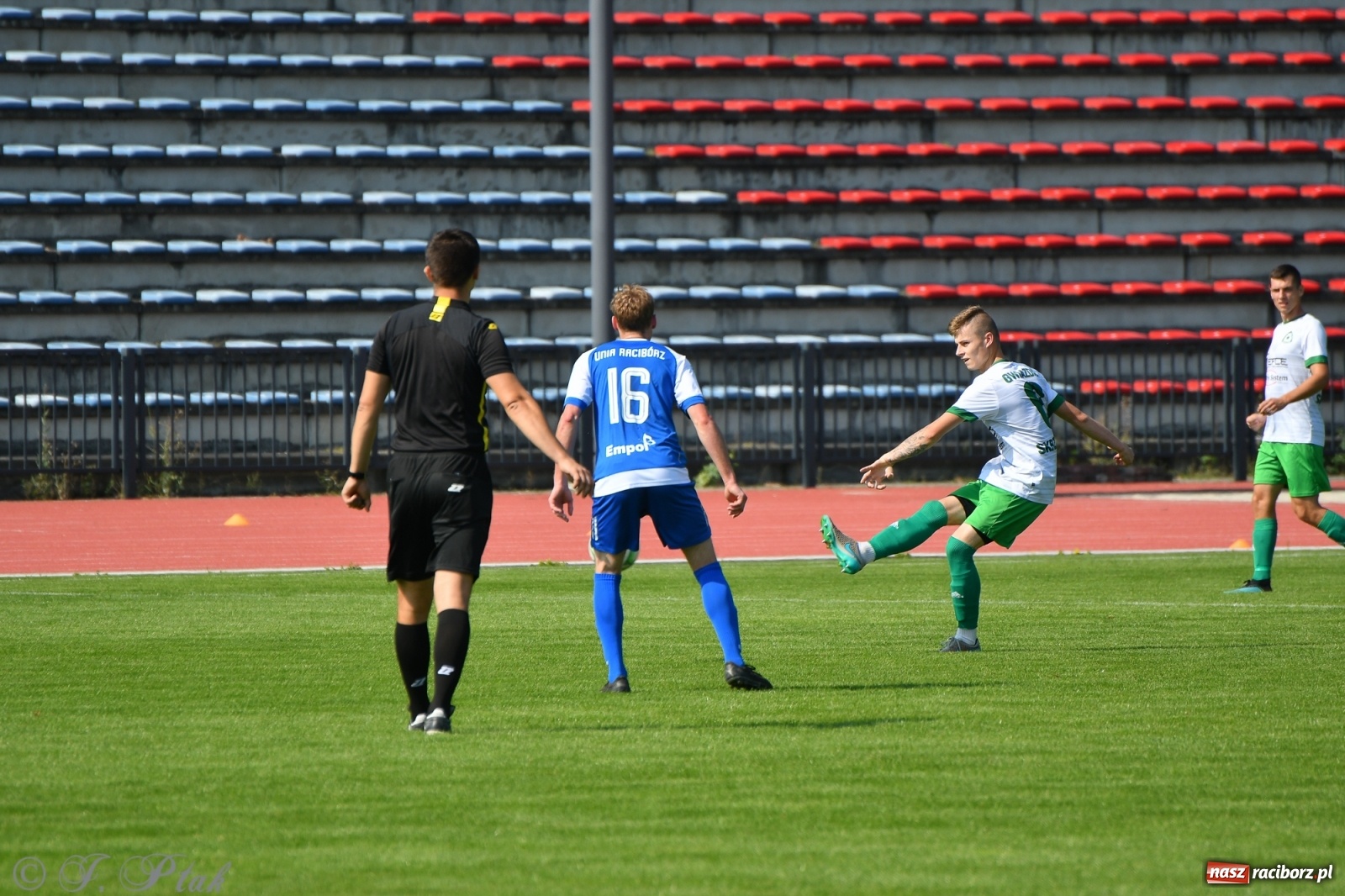 Zdjęcie w galerii na portalu naszraciborz.pl: Unia Racibórz przyćmiła Gwiazdę ze Skrzyszowa [FOTO] wiadomości z regionu