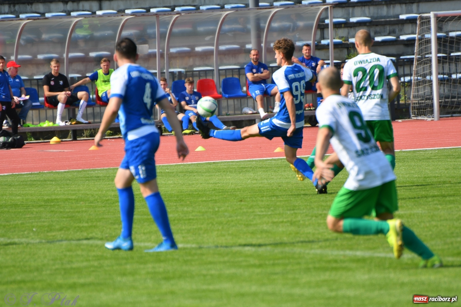 Zdjęcie w galerii na portalu naszraciborz.pl: Unia Racibórz przyćmiła Gwiazdę ze Skrzyszowa [FOTO] wiadomości z regionu