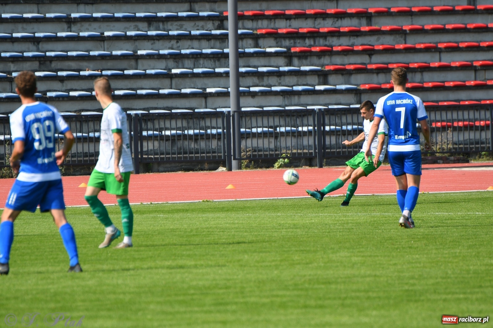 Zdjęcie w galerii na portalu naszraciborz.pl: Unia Racibórz przyćmiła Gwiazdę ze Skrzyszowa [FOTO] wiadomości z regionu
