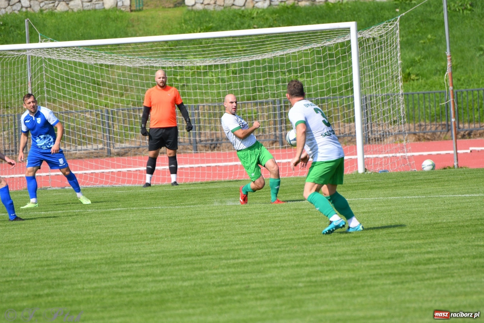Zdjęcie w galerii na portalu naszraciborz.pl: Unia Racibórz przyćmiła Gwiazdę ze Skrzyszowa [FOTO] wiadomości z regionu