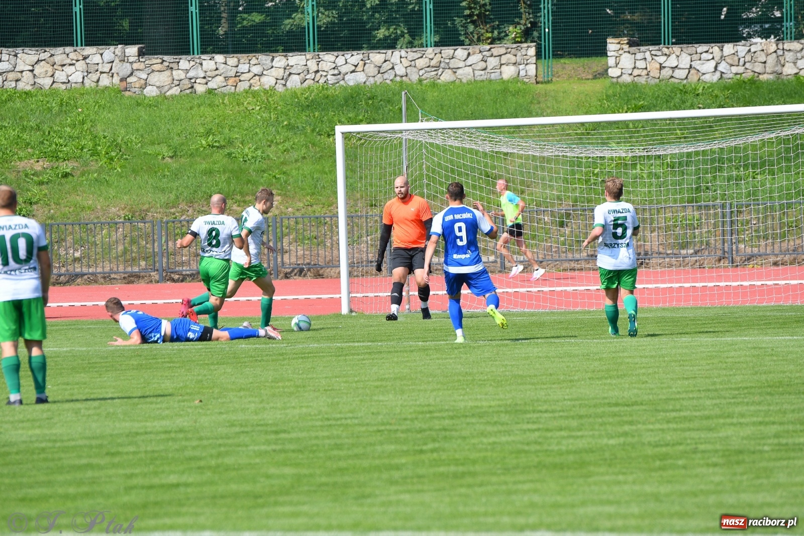 Zdjęcie w galerii na portalu naszraciborz.pl: Unia Racibórz przyćmiła Gwiazdę ze Skrzyszowa [FOTO] wiadomości z regionu