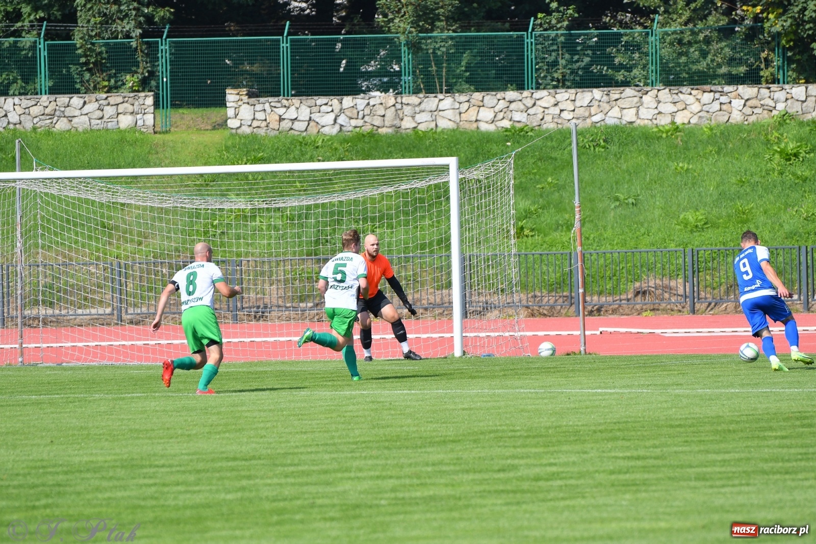 Zdjęcie w galerii na portalu naszraciborz.pl: Unia Racibórz przyćmiła Gwiazdę ze Skrzyszowa [FOTO] wiadomości z regionu