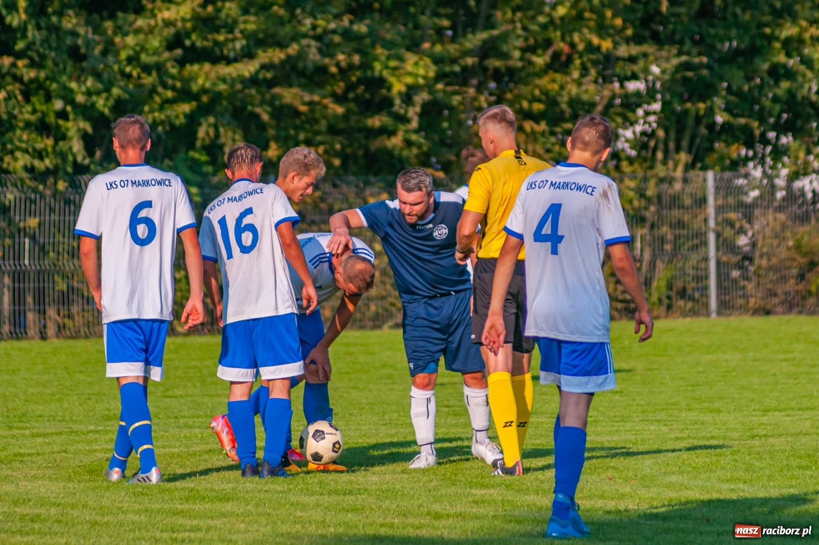 Zdjęcie w galerii na portalu naszraciborz.pl: Derby Raciborza. Zabójcze pięć minut Markowic [FOTO] wiadomości z regionu