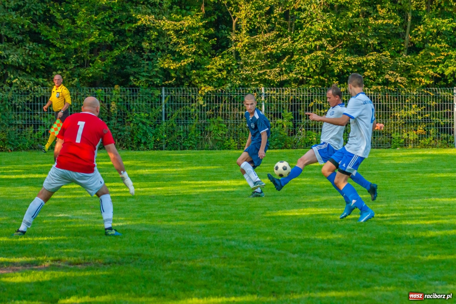 Zdjęcie w galerii na portalu naszraciborz.pl: Derby Raciborza. Zabójcze pięć minut Markowic [FOTO] wiadomości z regionu